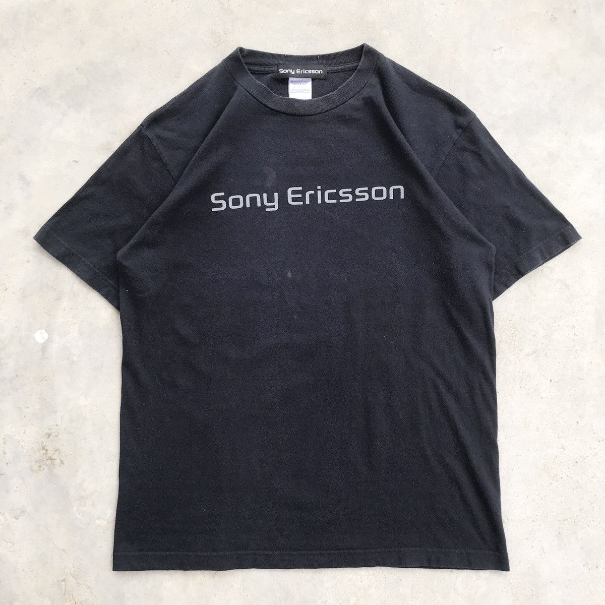 Japanese Brand 2000's Sony Ericsson / Electronic Mobile Phone Faded T-Shirt Size US M / EU 48-50 / 2 - 1 Thumbnail