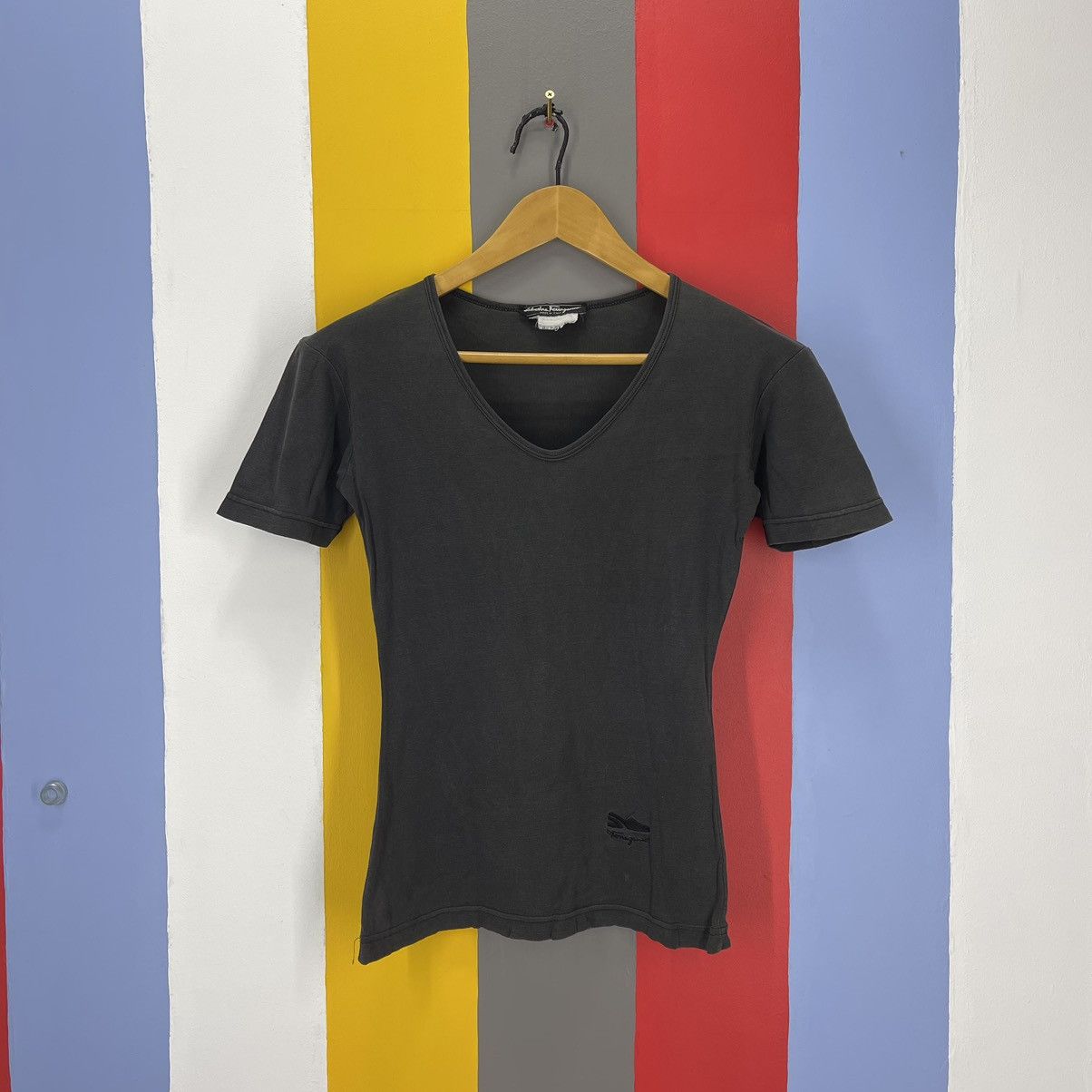 Salvatore Ferragamo 90s Vintage SALVATORE FERRAGAMO Faded T Shirt #1137/AN Size XS / US 0-2 / IT 36-38 - 1 Thumbnail
