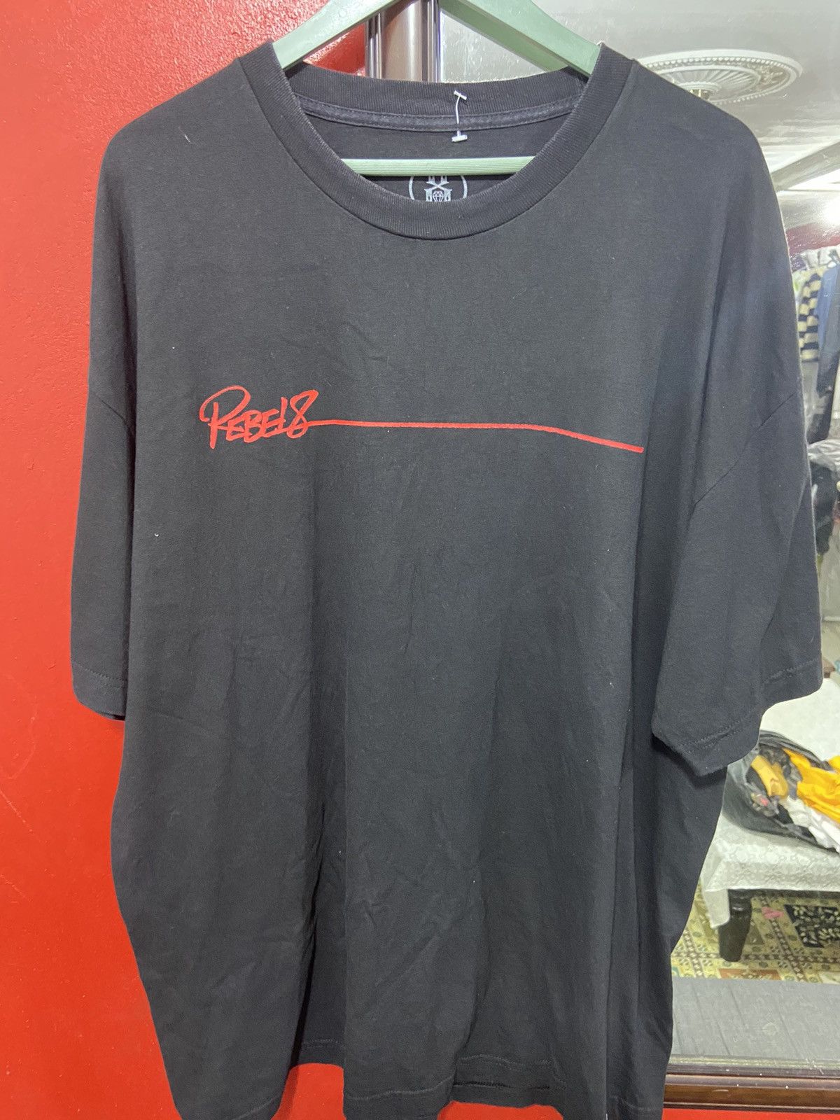 Rebel 8 tee