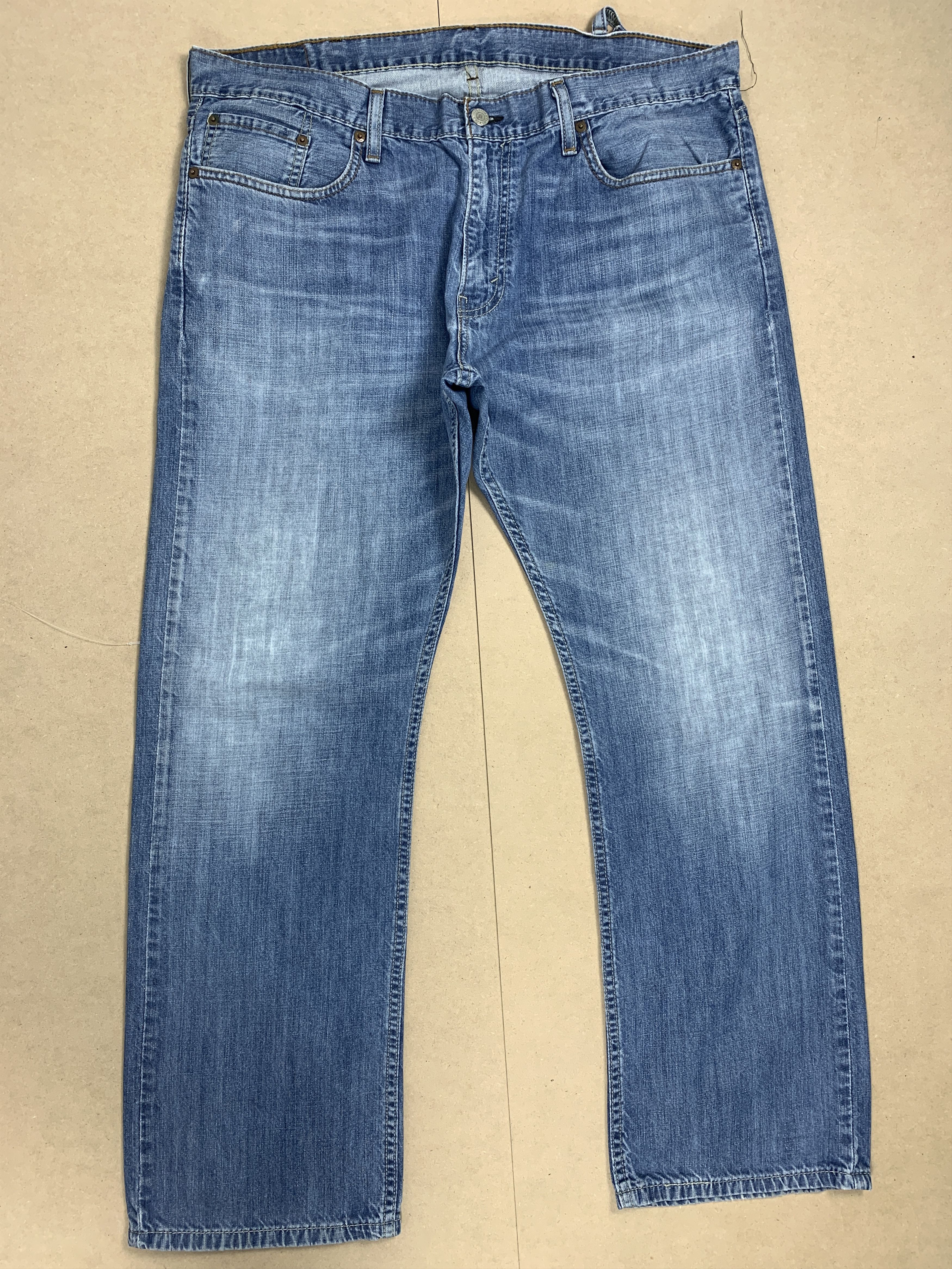 Levi's Vintage LEVI'S 514 Loose Straight Mid Wash Jeans Size US 38 / EU 54 - 1 Thumbnail