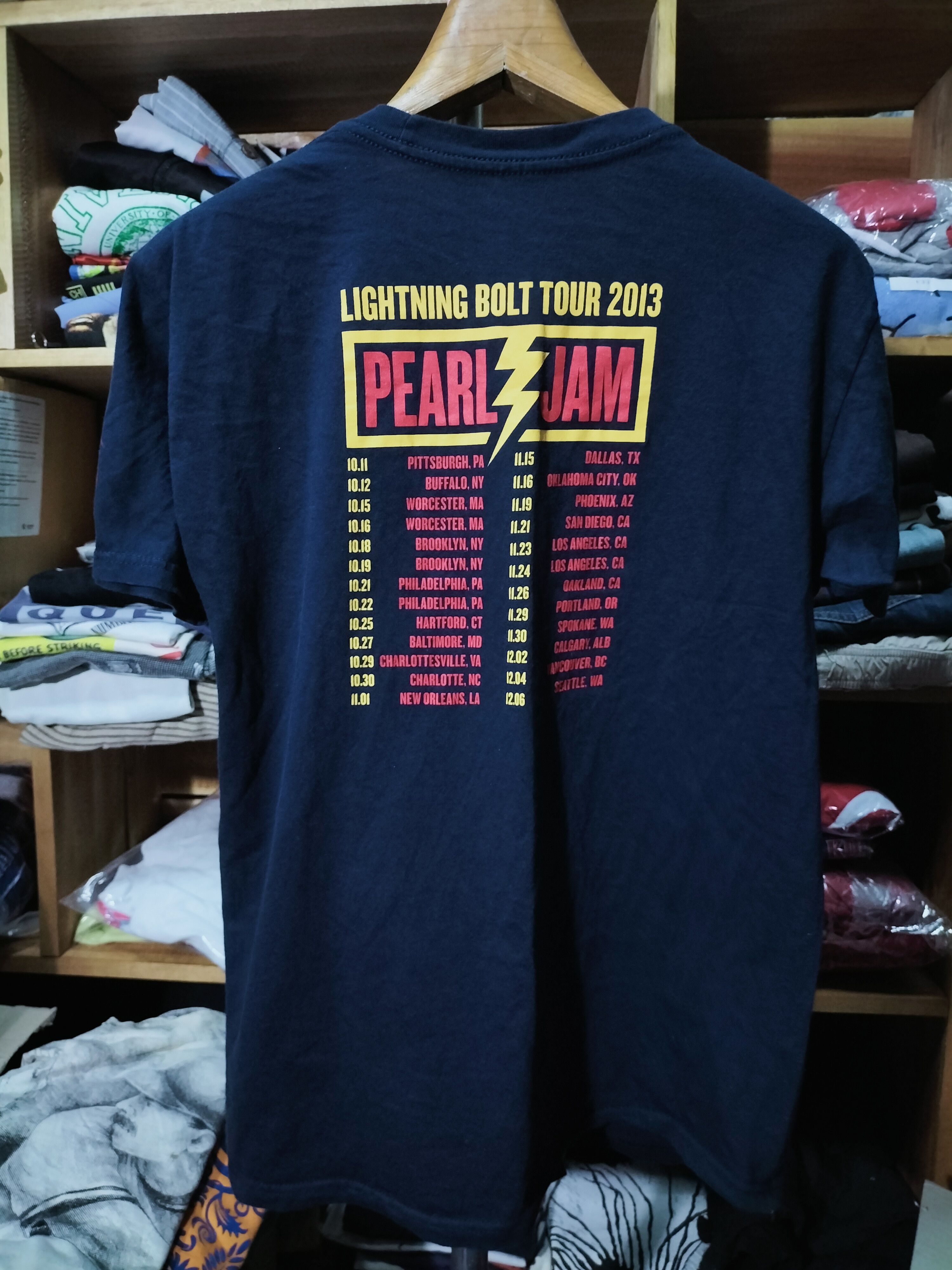 Band Tees Pearl Jam Lightning Bolt tour 2013 bandstees rockwear Size US M / EU 48-50 / 2 - 3 Thumbnail