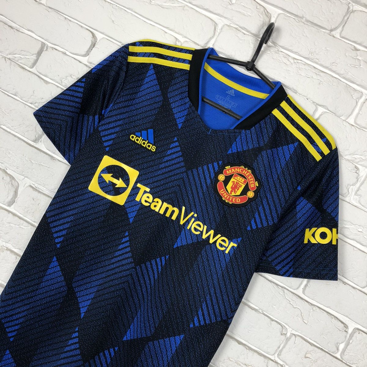 Adidas Manchester United 2021 2022 third soccer jersey Size US S / EU 44-46 / 1 - 2 Thumbnail