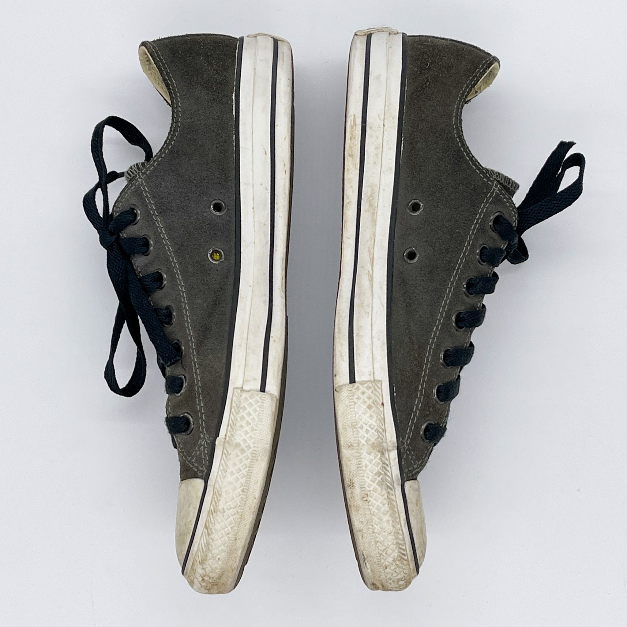 Chuck Taylor All Stars Suede Low Top in Grey