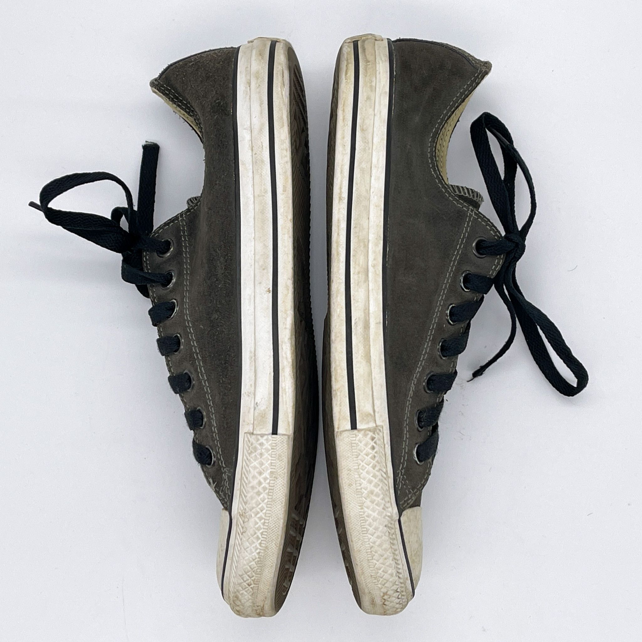 Chuck Taylor All Stars Suede Low Top in Grey