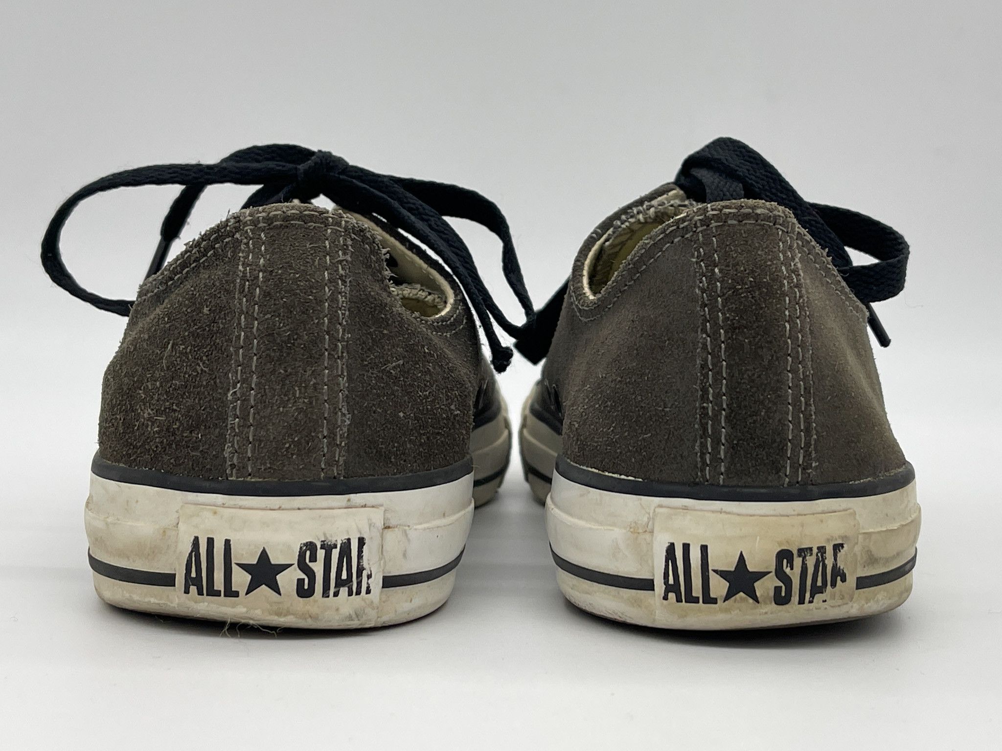 Chuck Taylor All Stars Suede Low Top in Grey