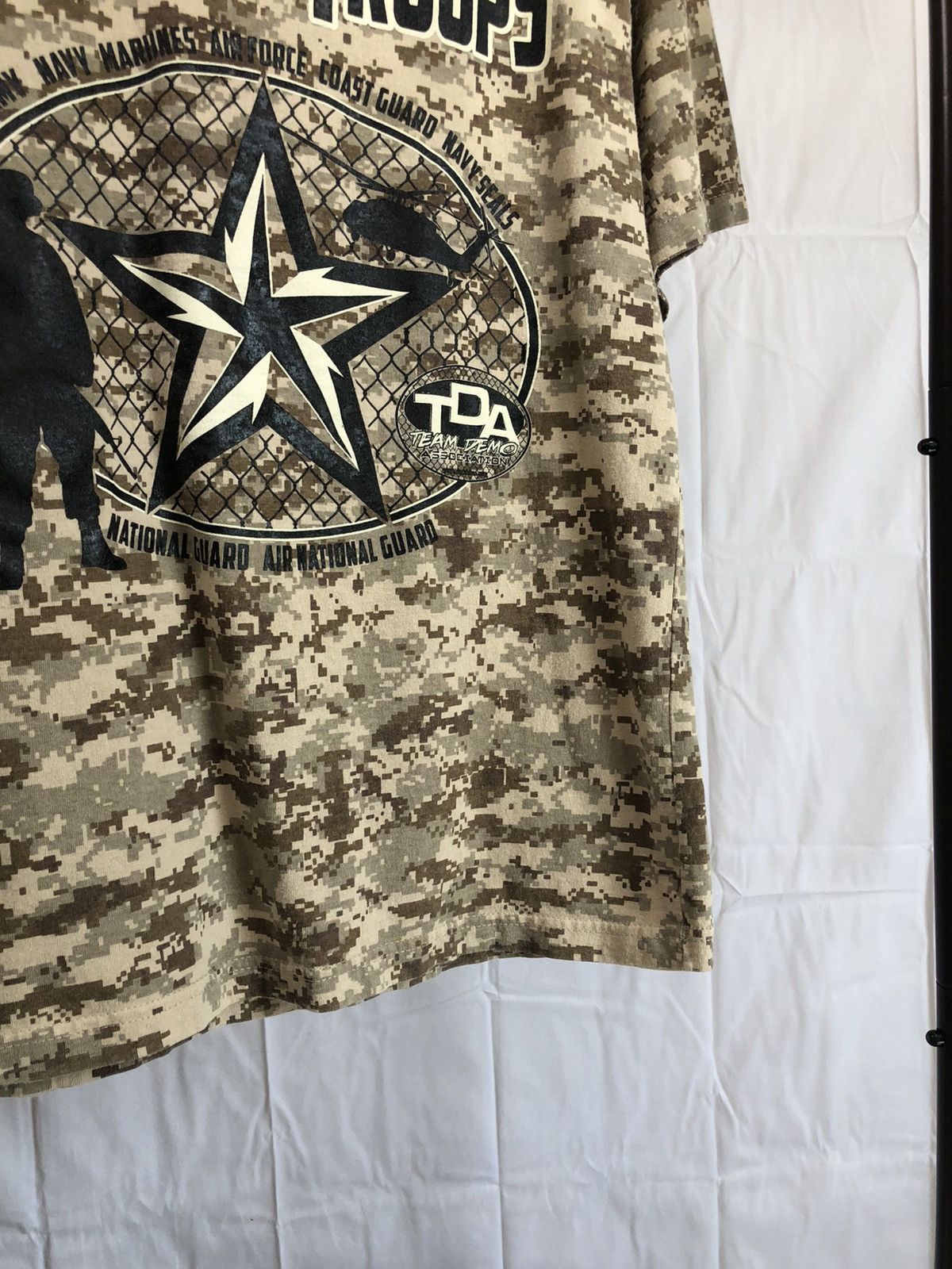 Vintage Vintage Y2K US Military Team Demo Derby Digital Camo Tee Size US L / EU 52-54 / 3 - 3 Thumbnail