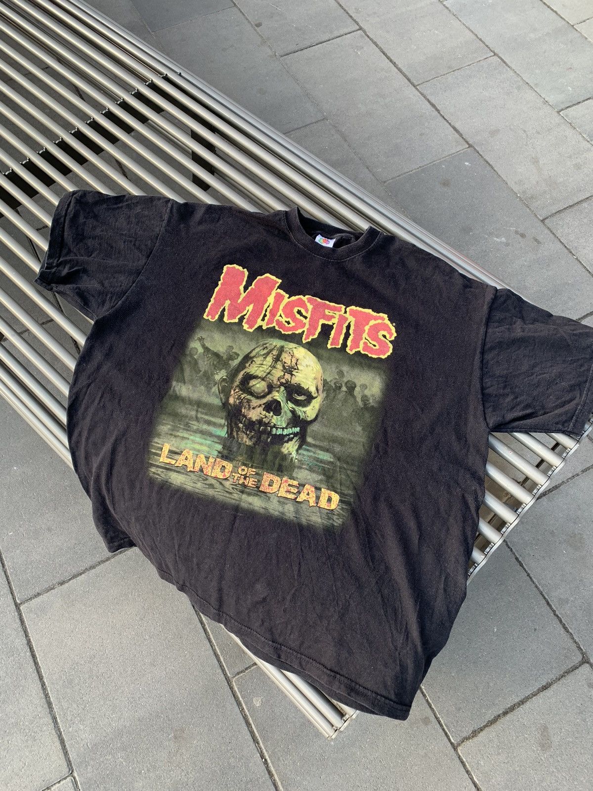 Band Tees × Misfits × Vintage Vintage Misfits Land Of The Dead Rock Band Shirt Size US XXL / EU 58 / 5 - 2 Thumbnail