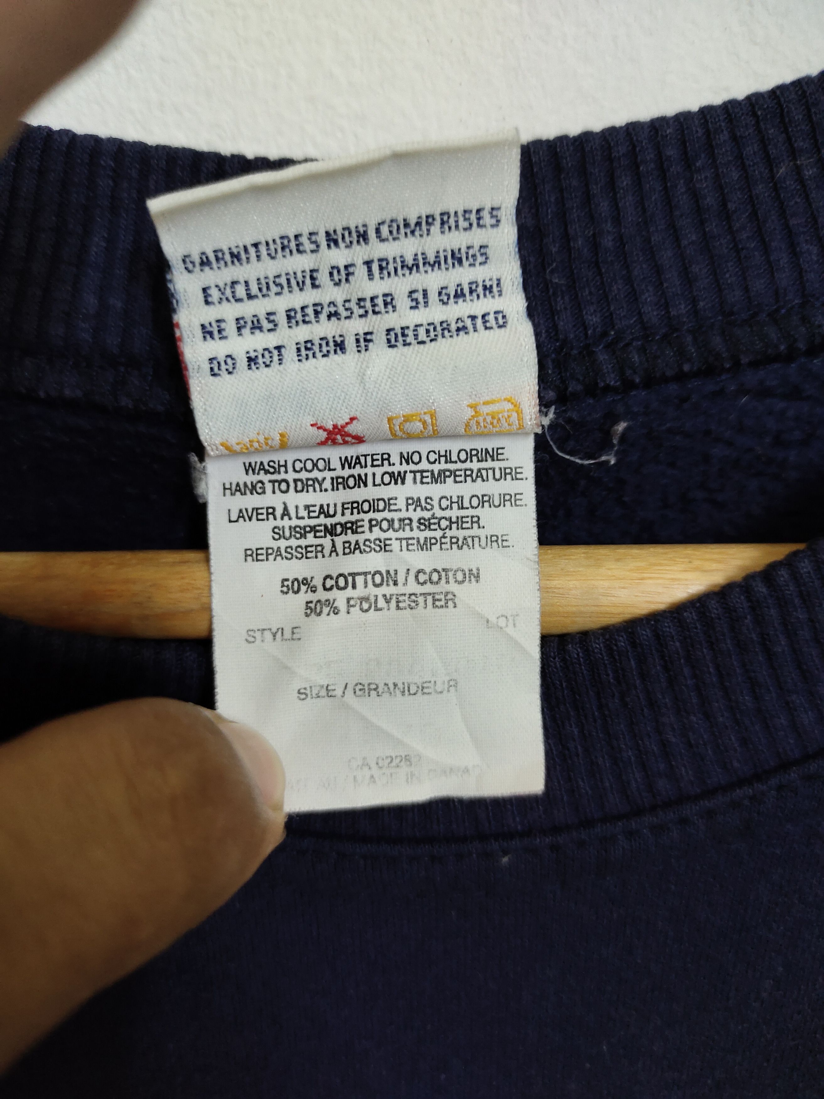 Vintage Vintage CANADA VICTORIA Sweatshirts Size US L / EU 52-54 / 3 - 6 Thumbnail
