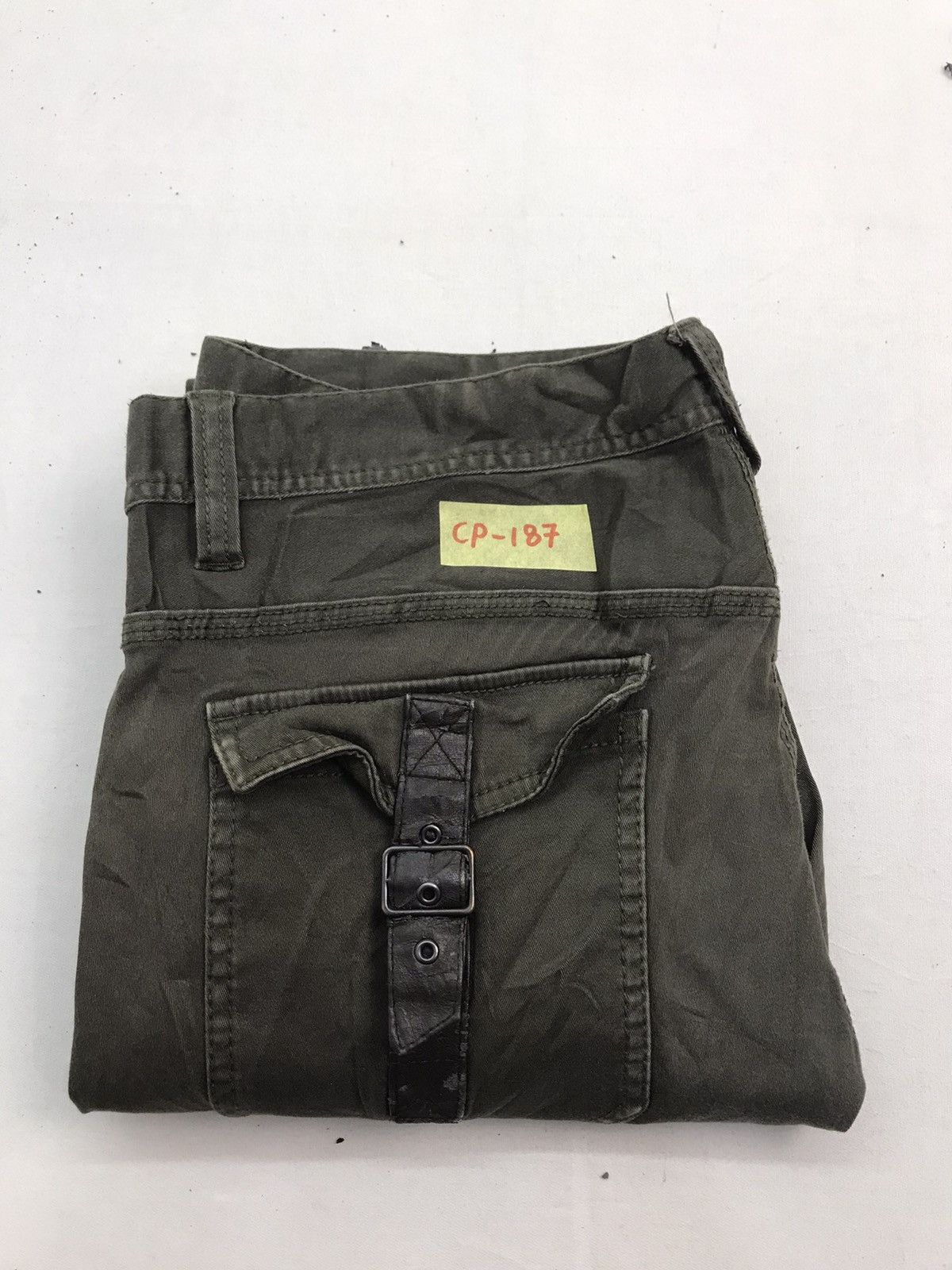 HIDEAWAYS Hideaways Distressed multipocket cargopants Size US 32 / EU 48 - 23 Thumbnail