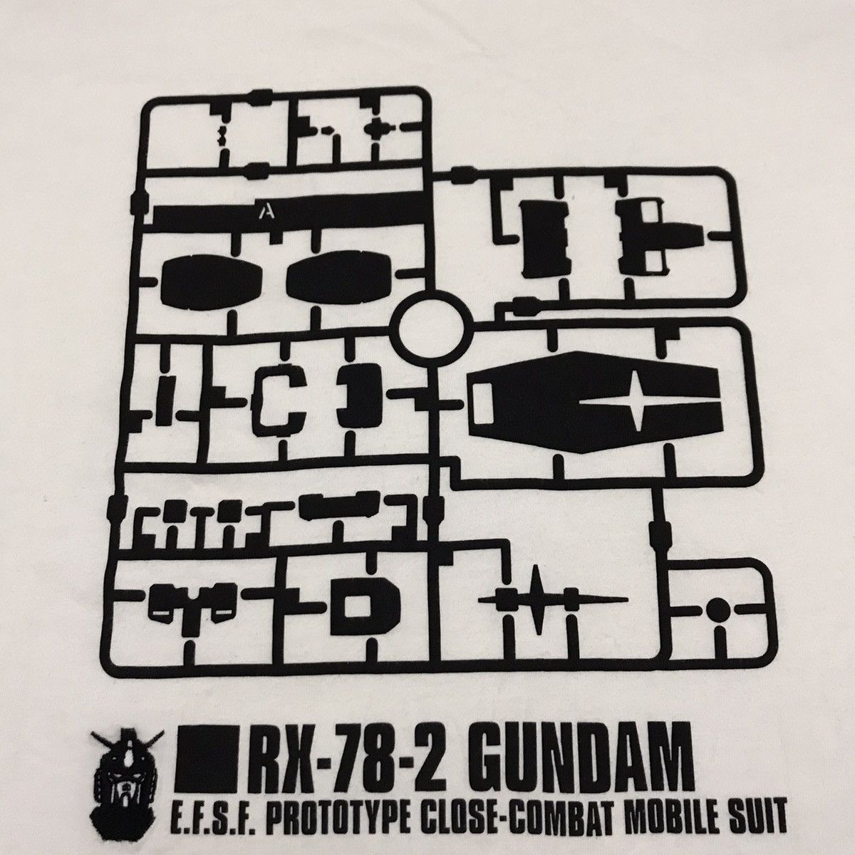 Anime Uniqlo x Gundam 40th anniversary anime tee Size US M / EU 48-50 / 2 - 11 Thumbnail