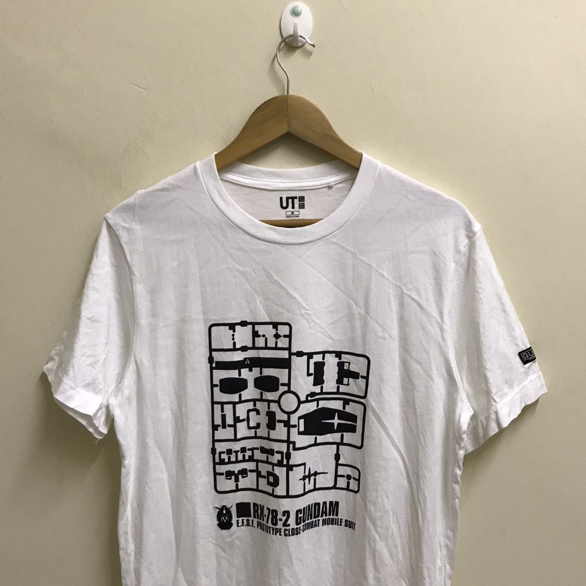 Anime Uniqlo x Gundam 40th anniversary anime tee Size US M / EU 48-50 / 2 - 4 Thumbnail