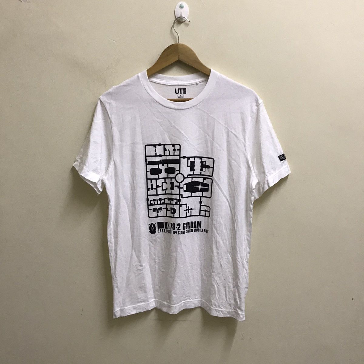 Anime Uniqlo x Gundam 40th anniversary anime tee Size US M / EU 48-50 / 2 - 6 Thumbnail