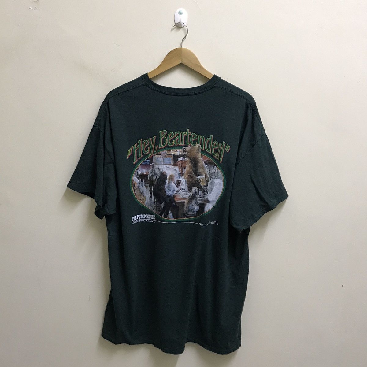Vintage The Pump House Beartender Tshirt Size US XL / EU 56 / 4 - 7 Thumbnail