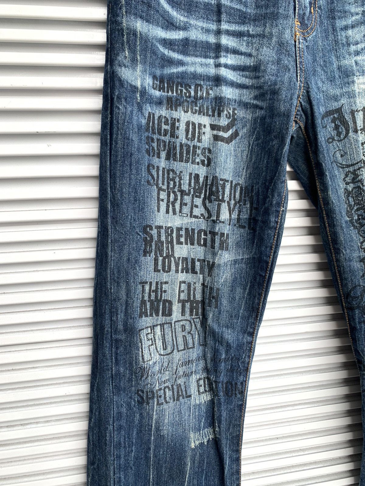 20471120 Red Diamond Gangs of Apocalypse Punk Printed Denim Pants Size US 32 / EU 48 - 4 Thumbnail
