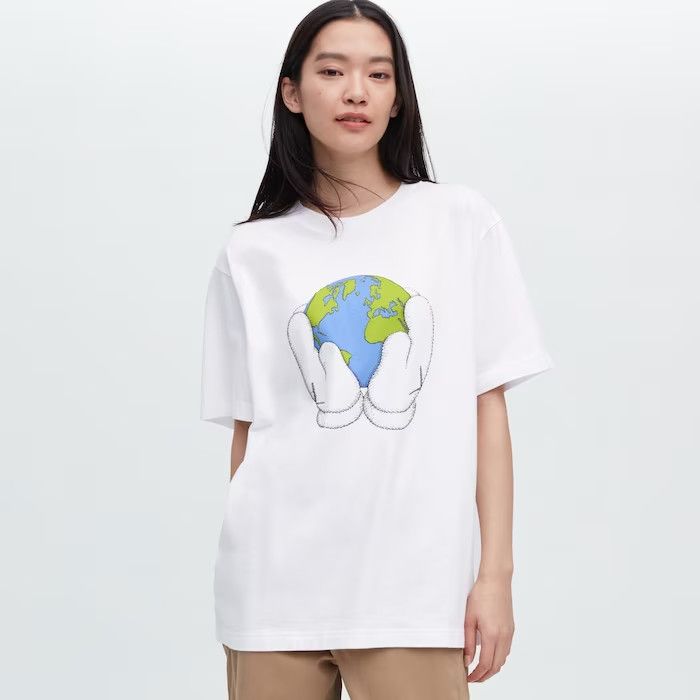 Kaws × Uniqlo Uniqlo x Kaws PEACE FOR ALL Graphic T-shirt Size US XL / EU 56 / 4 - 8 Thumbnail