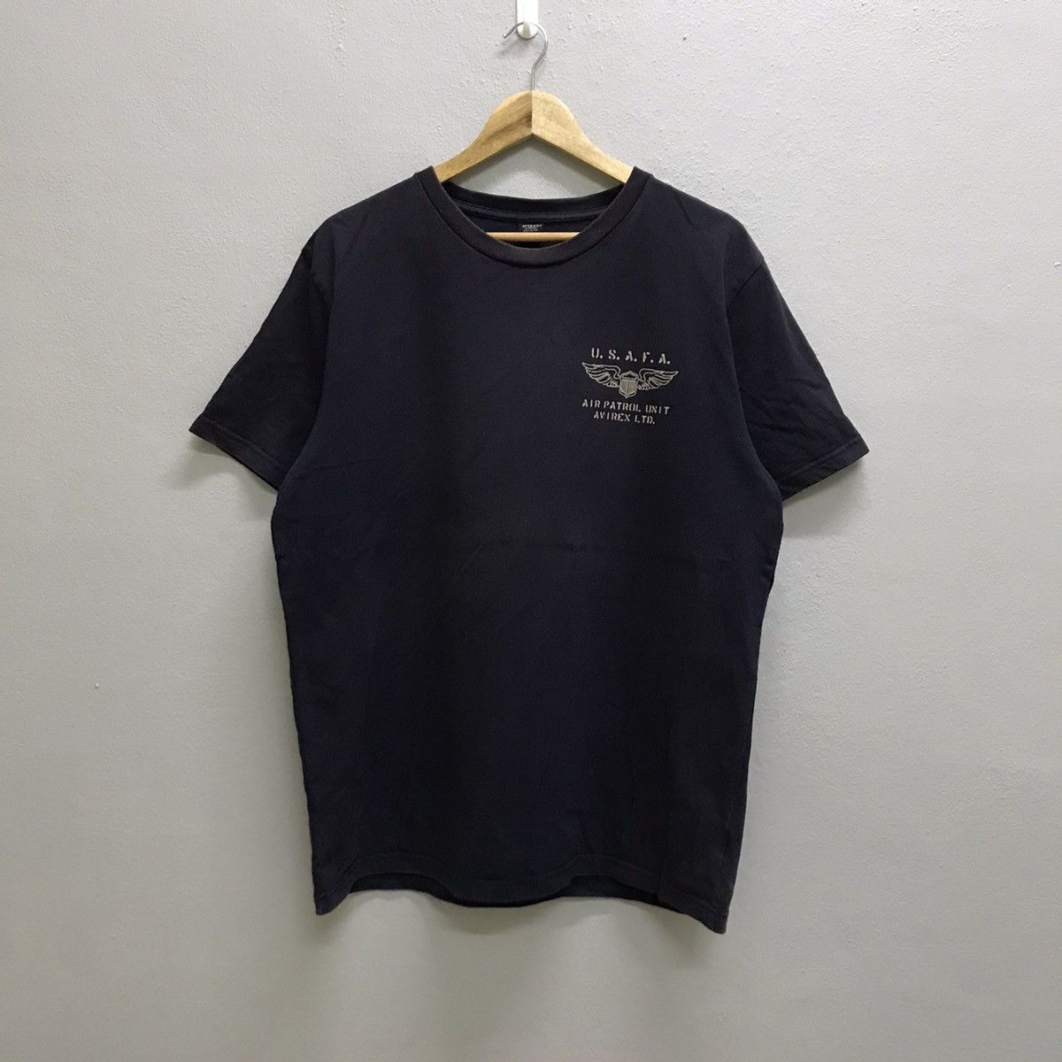 Avirex Vintage Avirex air patrol unit Tshirt Size US L / EU 52-54 / 3 - 8 Thumbnail