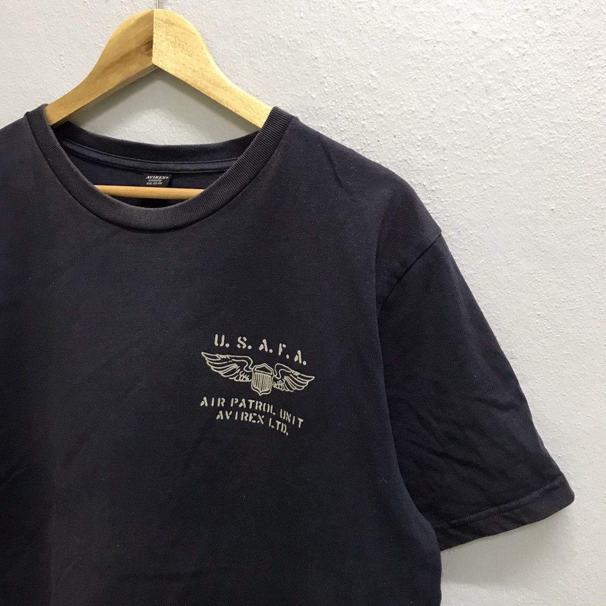 Avirex Vintage Avirex air patrol unit Tshirt Size US L / EU 52-54 / 3 - 6 Thumbnail