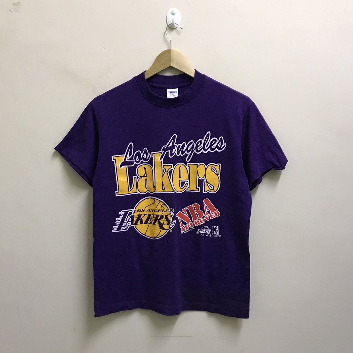 NBA Vintage 90s Nba Los Angeles Lakers Basketball Tshirt Size US S / EU 44-46 / 1 - 3 Thumbnail
