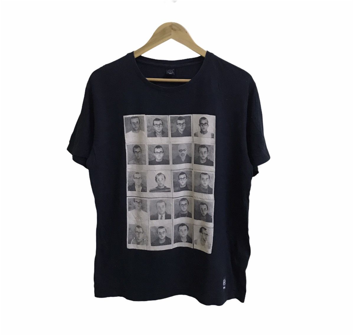 Japanese Brand Keith Haring Pasport Photo t shirt Size US L / EU 52-54 / 3 - 1 Thumbnail