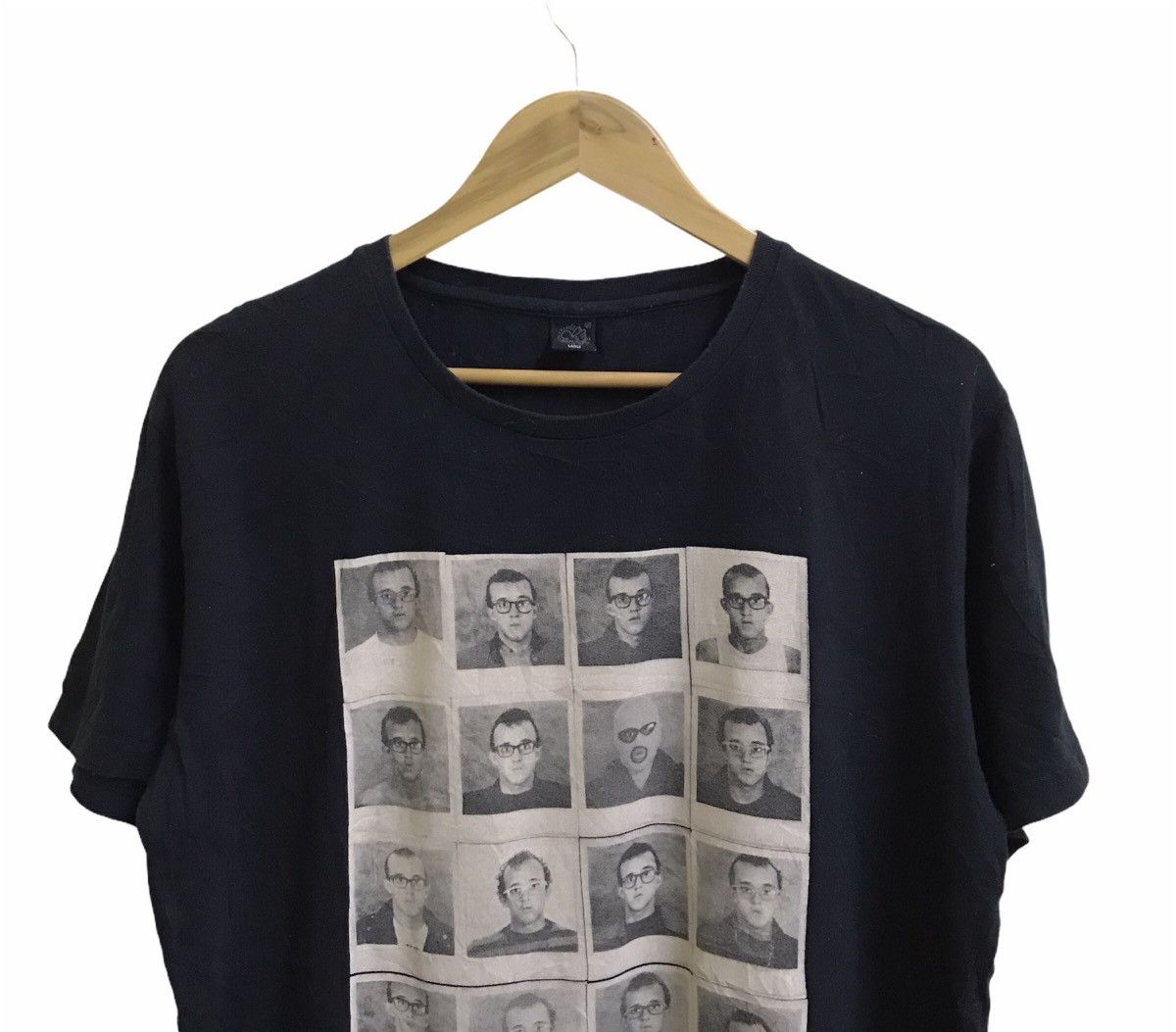 Japanese Brand Keith Haring Pasport Photo t shirt Size US L / EU 52-54 / 3 - 2 Thumbnail
