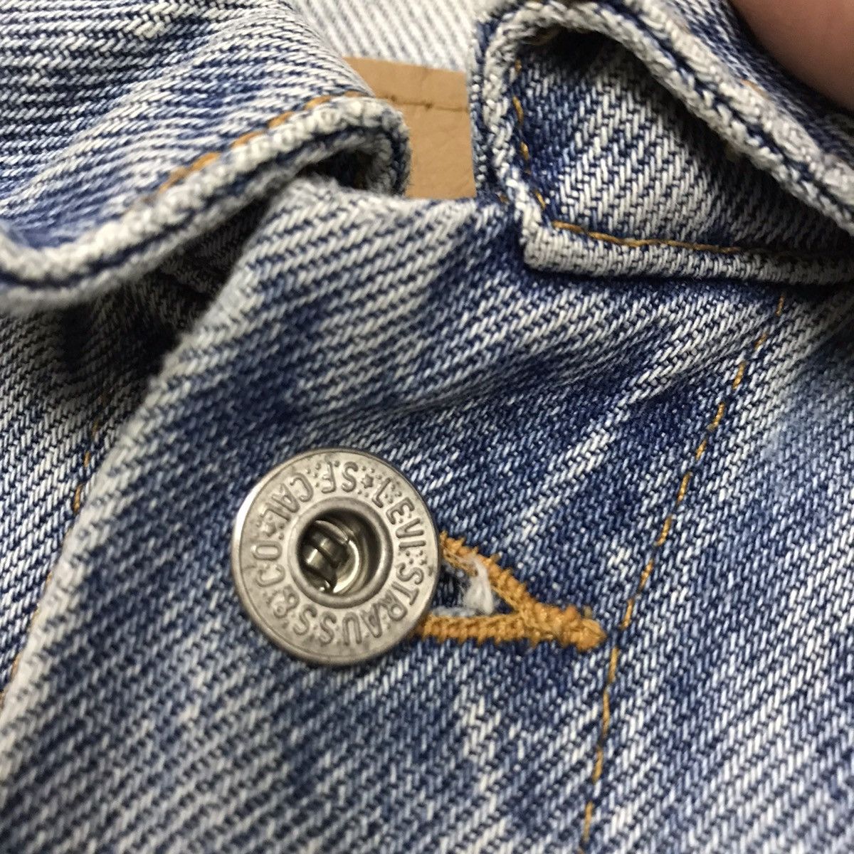 Levi's × Levi's Vintage Clothing × Vintage Vintage 90s Levis Trucker Denim Jacket Size S / US 4 / IT 40 - 15 Thumbnail