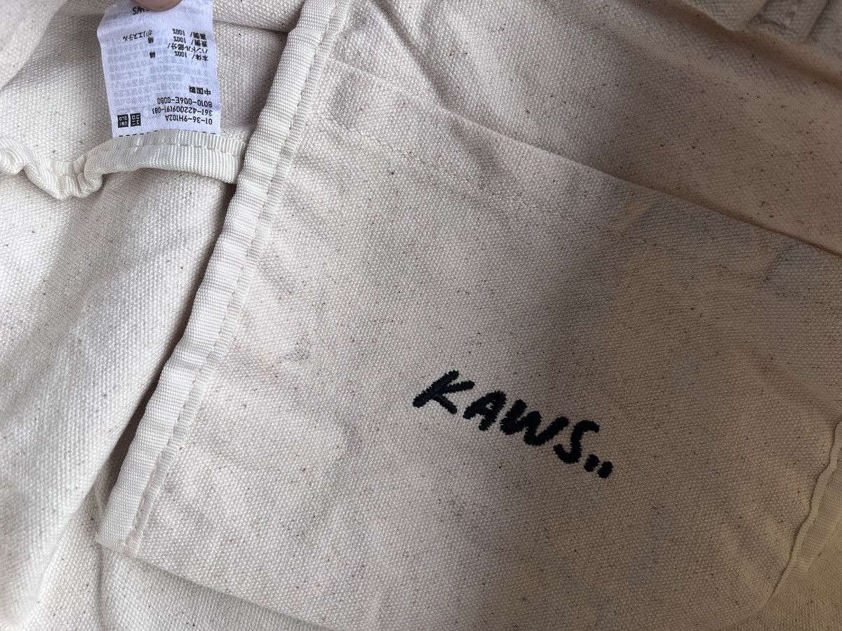 Kaws Kaws X Uniqlo Japanese Brand Canvas Totebag Size ONE SIZE - 5 Thumbnail