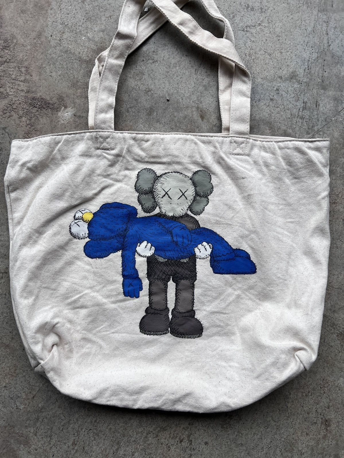 Kaws Kaws X Uniqlo Japanese Brand Canvas Totebag Size ONE SIZE - 2 Thumbnail
