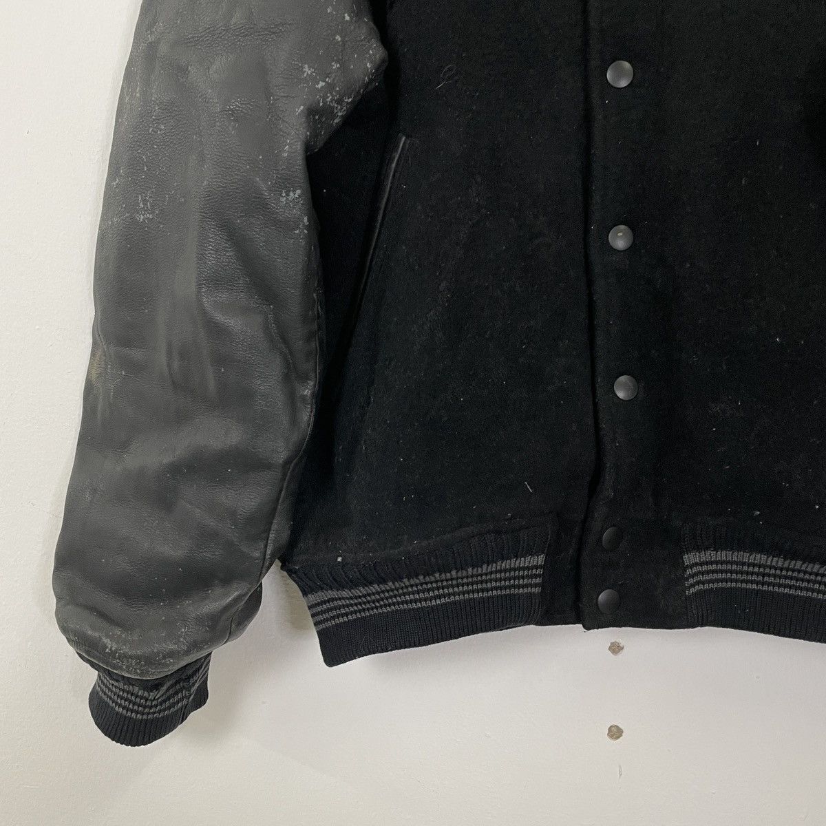 Japanese Brand Vintage Anecdote Embroidery Big Logo Faded Varsity Jacket Size US L / EU 52-54 / 3 - 3 Thumbnail