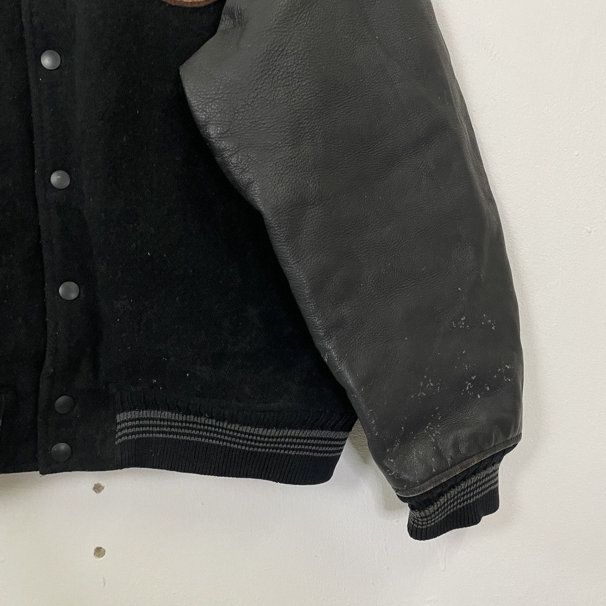 Japanese Brand Vintage Anecdote Embroidery Big Logo Faded Varsity Jacket Size US L / EU 52-54 / 3 - 2 Thumbnail
