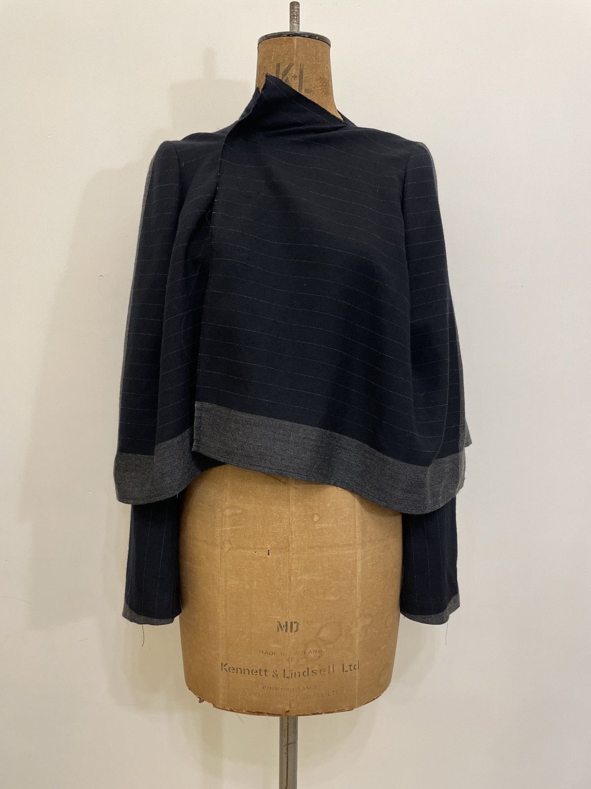 image of Comme Des Garcons x Rei Kawakubo Cdg Cape Top in Navy, Women's