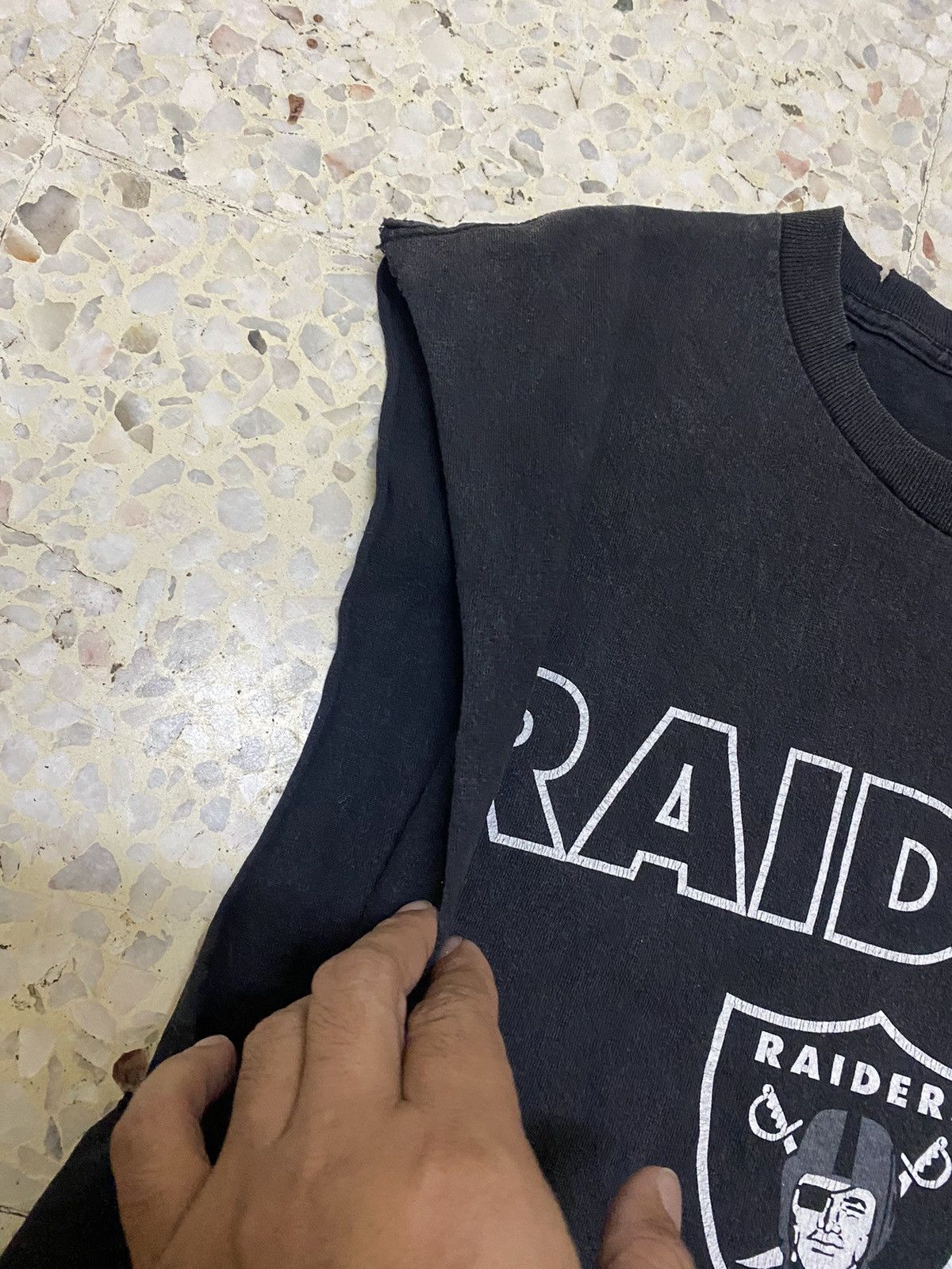 NFL × Vintage Vintage Oakland Raiders Sleeveless Shirt Design Distressed Size US L / EU 52-54 / 3 - 6 Thumbnail