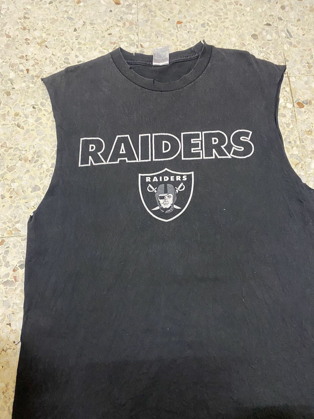 NFL × Vintage Vintage Oakland Raiders Sleeveless Shirt Design Distressed Size US L / EU 52-54 / 3 - 4 Thumbnail