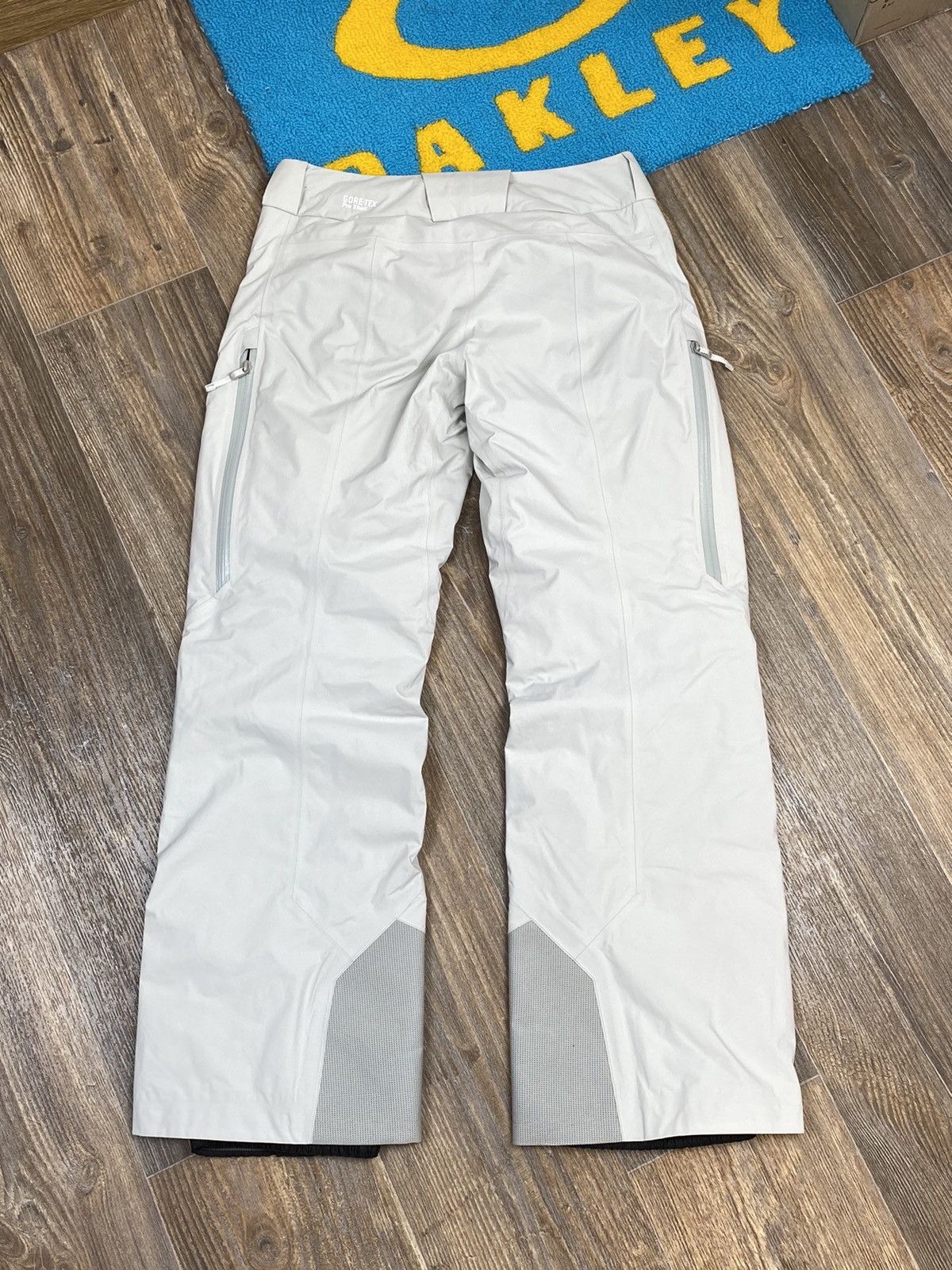 Arc'teryx × Goretex Arcteryx Gore Tex Pro shell white ski cargo pant Size US 30 / EU 46 - 9 Thumbnail