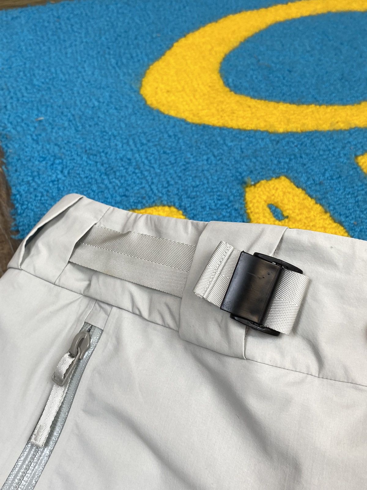 Arc'teryx × Goretex Arcteryx Gore Tex Pro shell white ski cargo pant Size US 30 / EU 46 - 15 Thumbnail