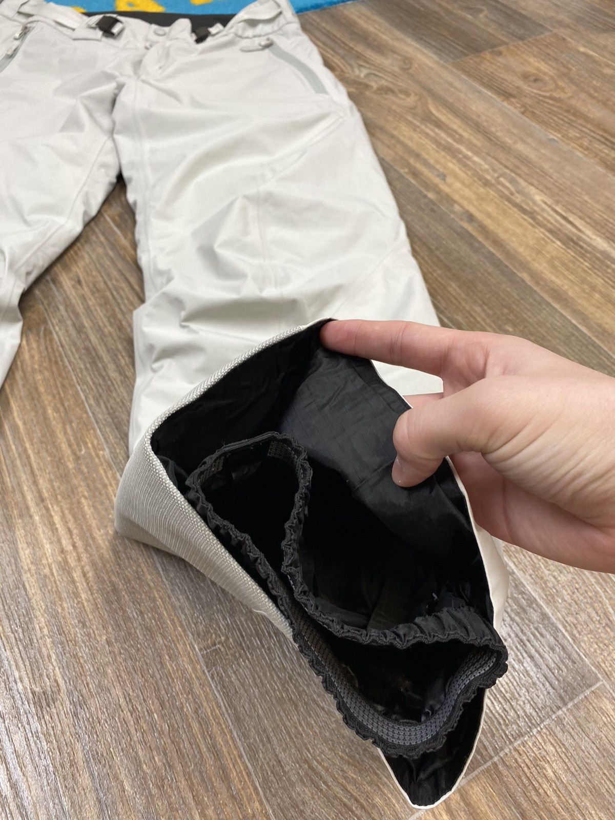 Arc'teryx × Goretex Arcteryx Gore Tex Pro shell white ski cargo pant Size US 30 / EU 46 - 17 Thumbnail