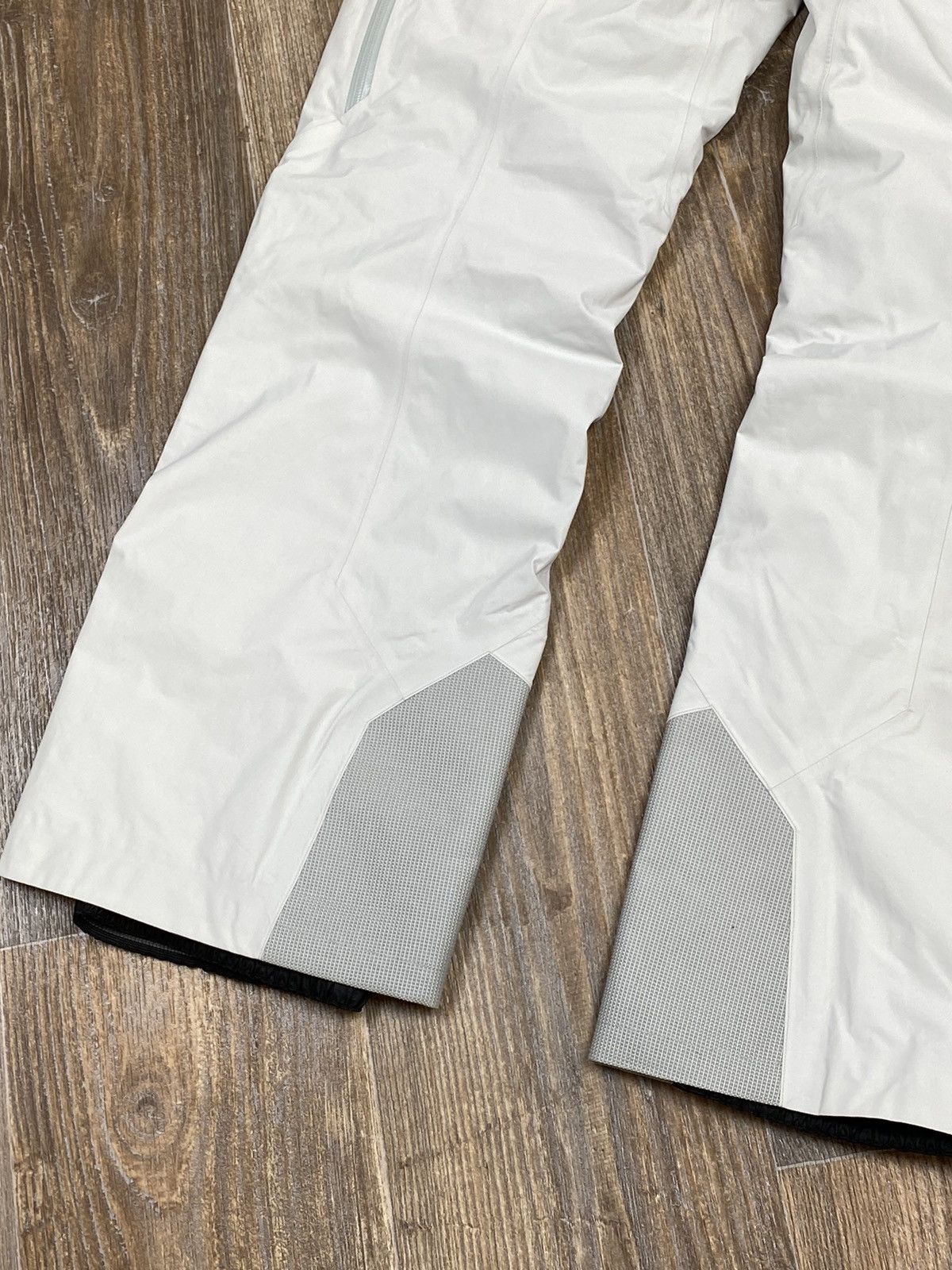 Arc'teryx × Goretex Arcteryx Gore Tex Pro shell white ski cargo pant Size US 30 / EU 46 - 11 Thumbnail
