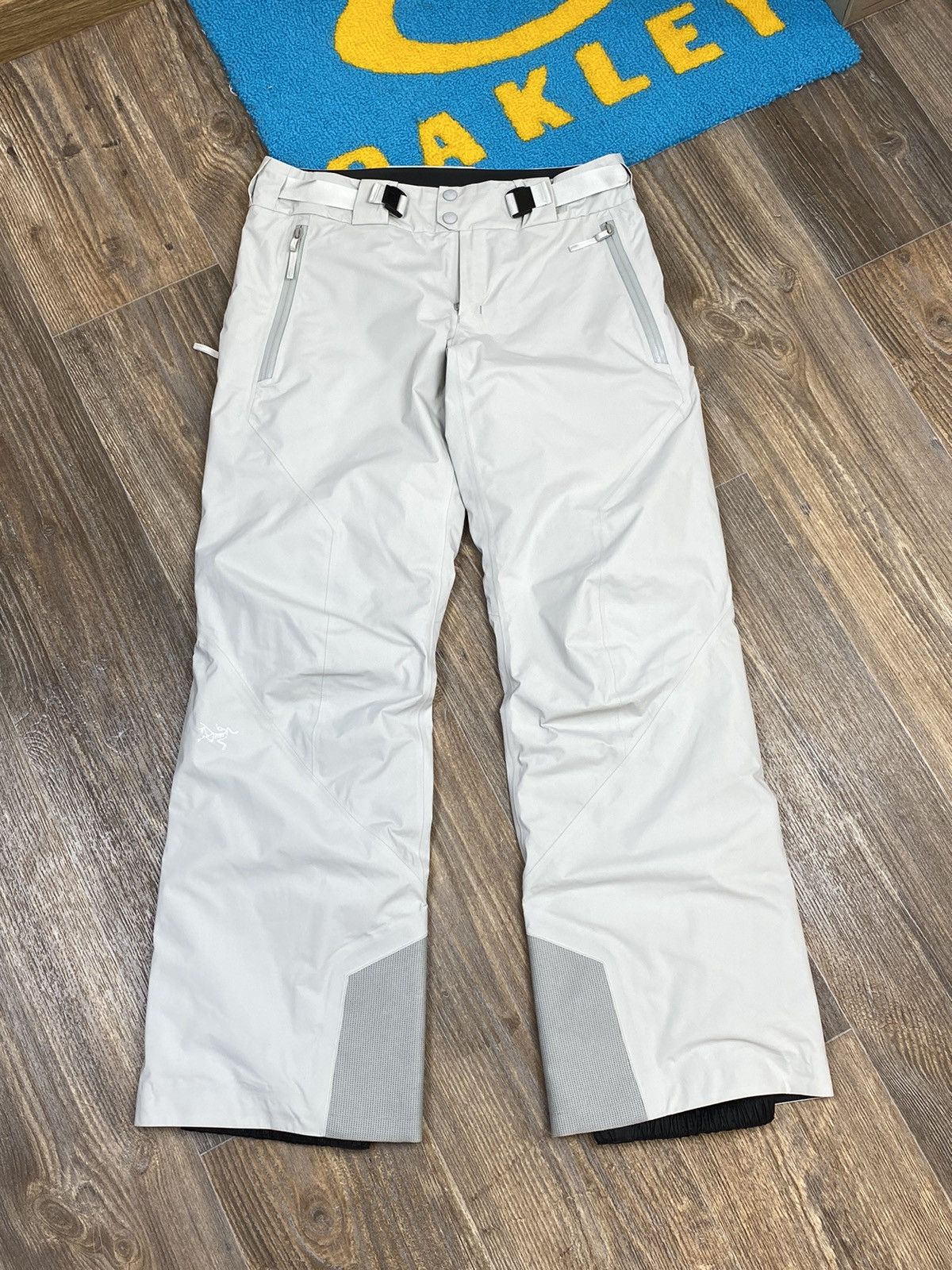 Arc'teryx × Goretex Arcteryx Gore Tex Pro shell white ski cargo pant Size US 30 / EU 46 - 1 Thumbnail