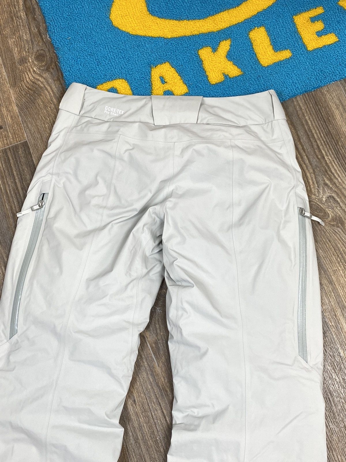 Arc'teryx × Goretex Arcteryx Gore Tex Pro shell white ski cargo pant Size US 30 / EU 46 - 10 Thumbnail