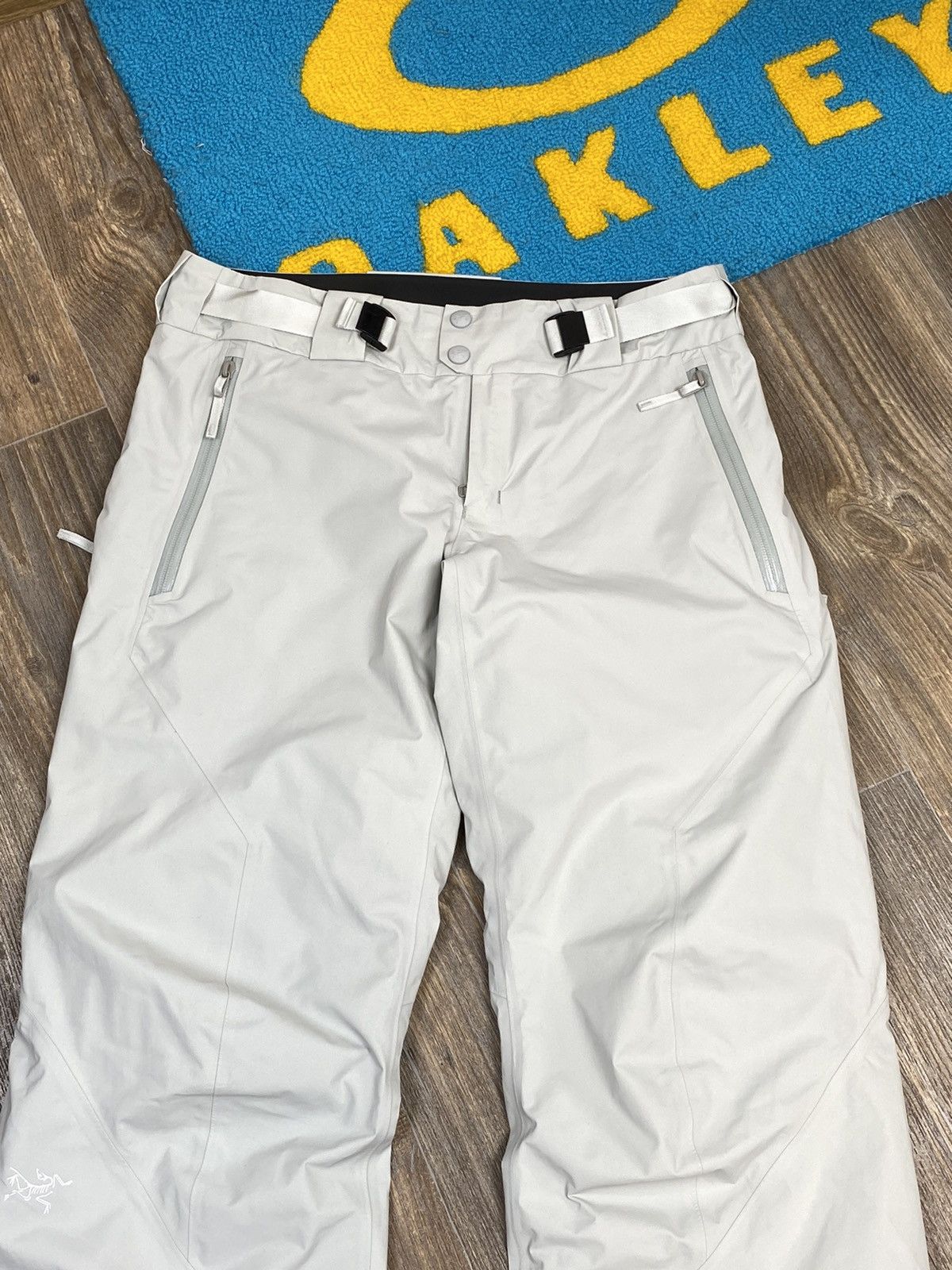 Arc'teryx × Goretex Arcteryx Gore Tex Pro shell white ski cargo pant Size US 30 / EU 46 - 2 Thumbnail