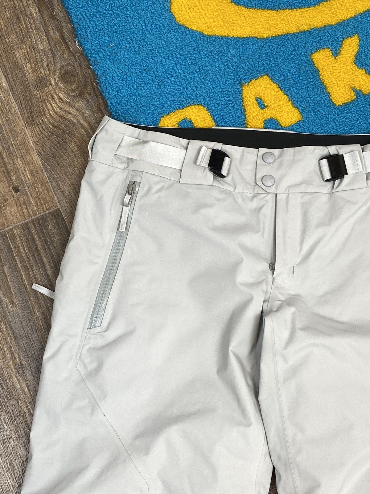 Arc'teryx × Goretex Arcteryx Gore Tex Pro shell white ski cargo pant Size US 30 / EU 46 - 6 Thumbnail