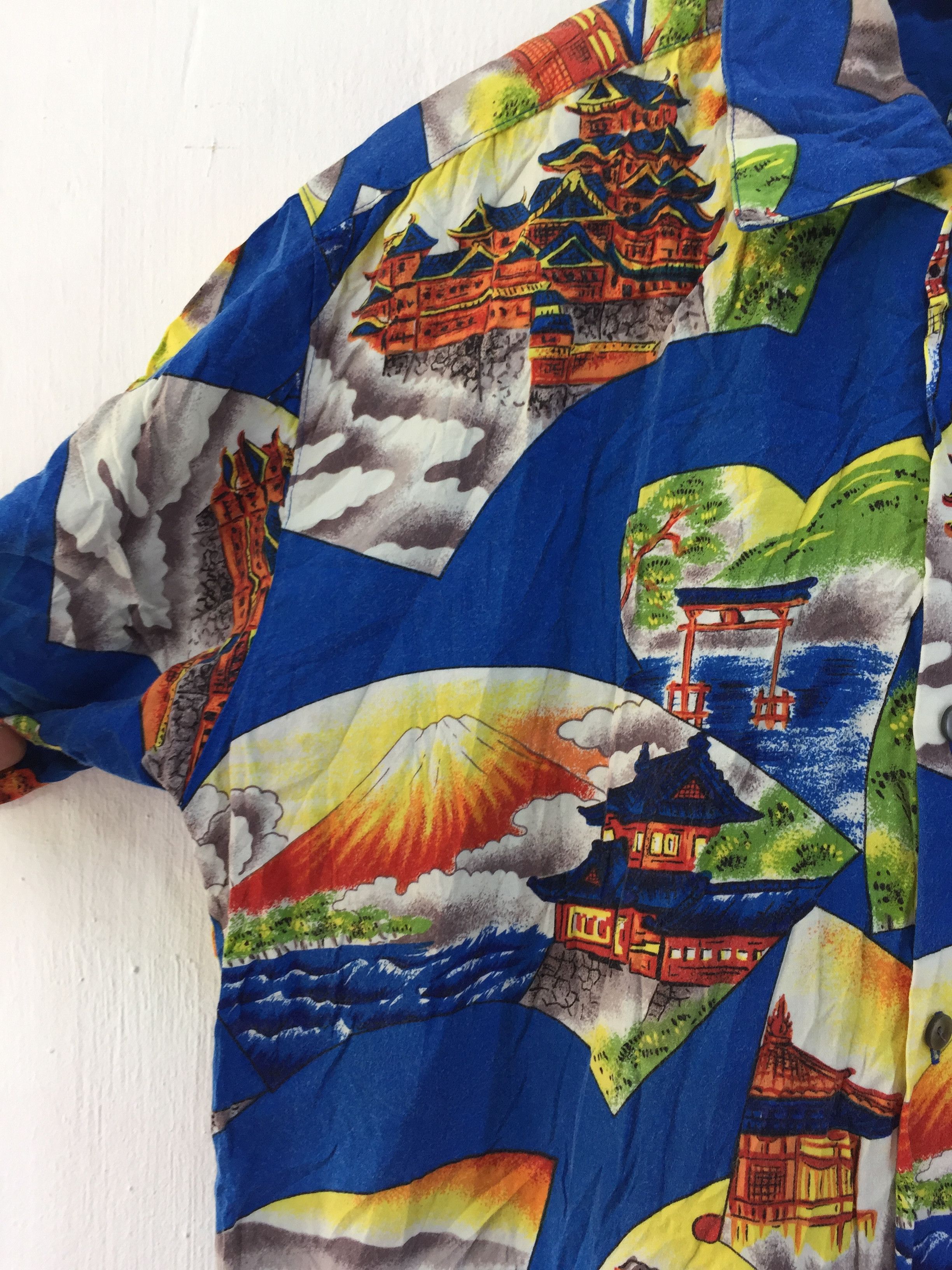 Vintage Vintage Rayon Fujiyama and Japanese Castle Motif Size US L / EU 52-54 / 3 - 3 Thumbnail