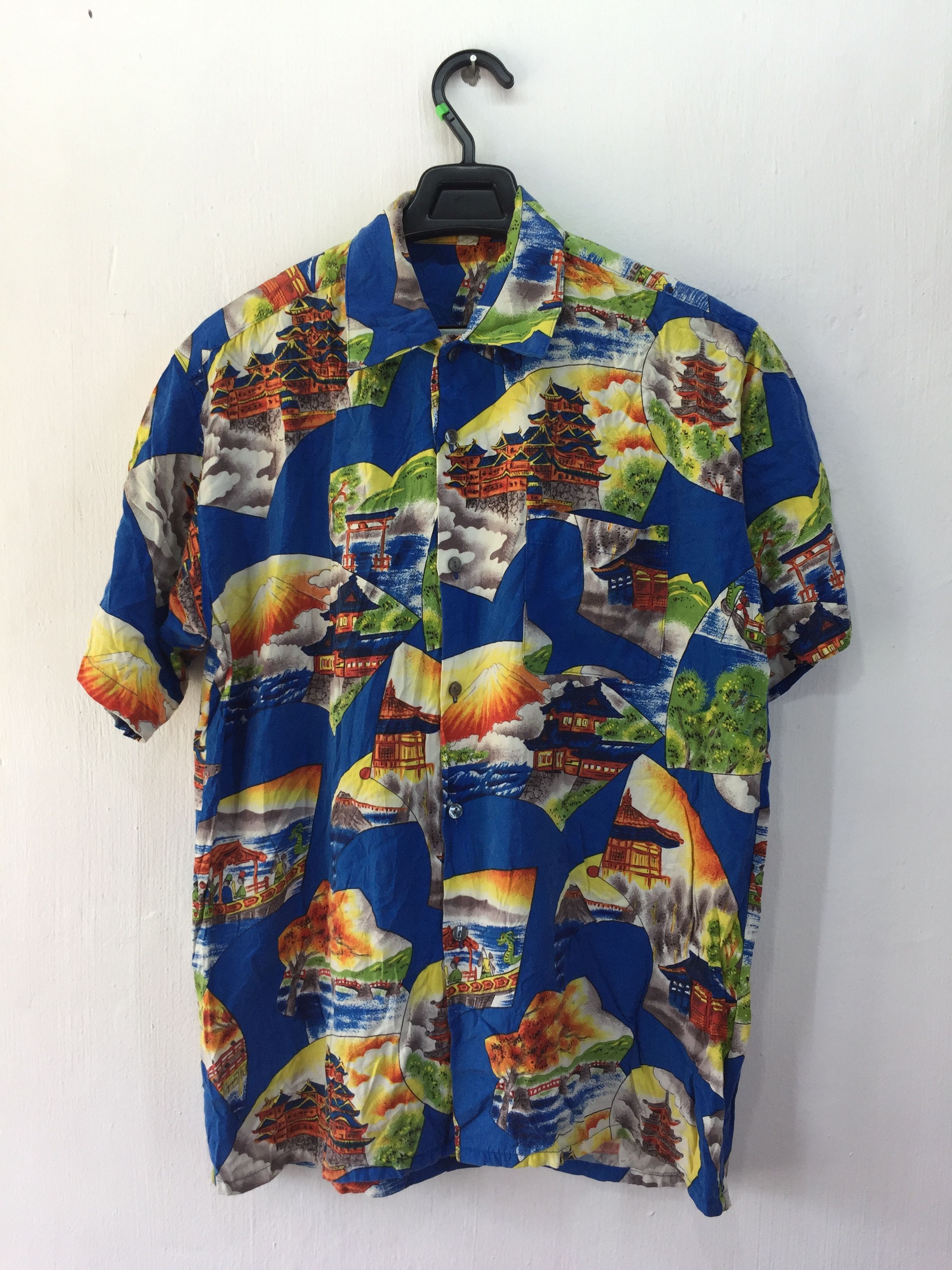 Vintage Vintage Rayon Fujiyama and Japanese Castle Motif Size US L / EU 52-54 / 3 - 1 Thumbnail