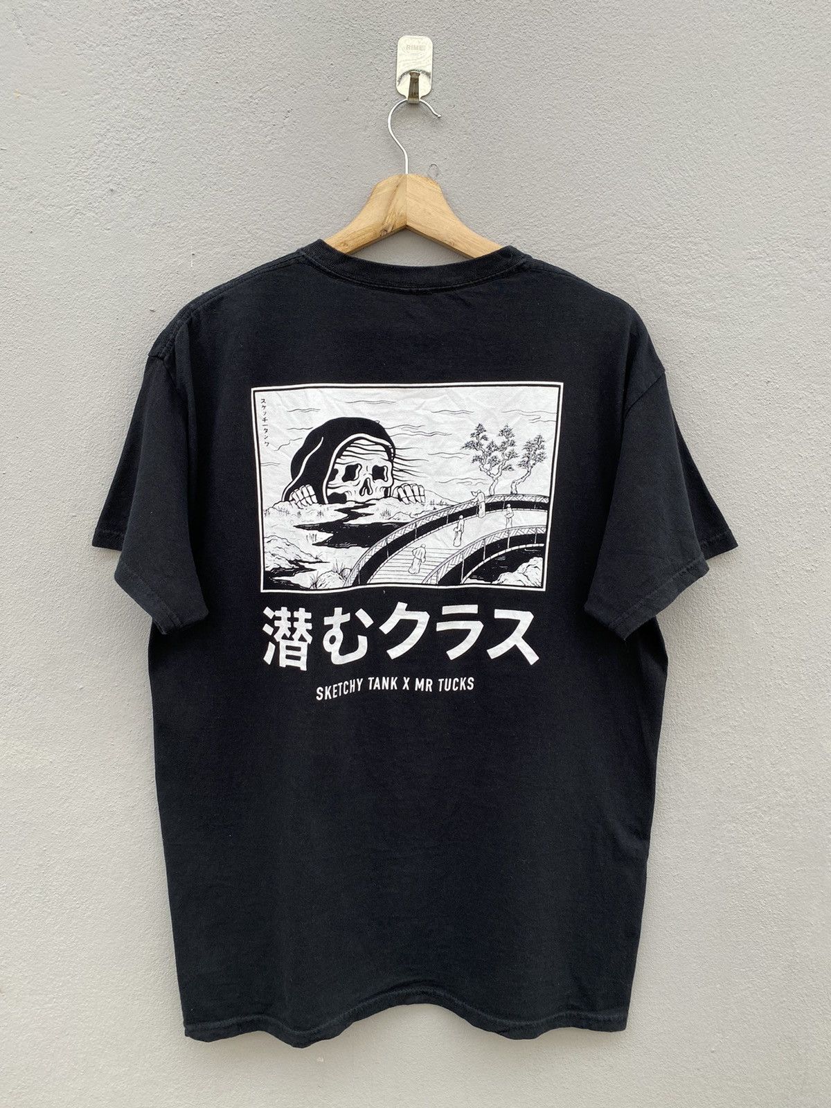Japanese Brand Lurking Class x Mr Tucks by Sketchy Tank Streetwear Tee Size US L / EU 52-54 / 3 - 1 Thumbnail
