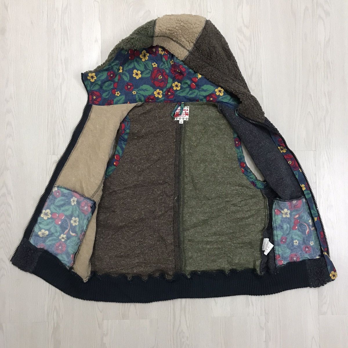 Japanese Brand × Vintage Vintage Japan Titicaca Colourful Deep Pile Sherpa Vest Size US M / EU 48-50 / 2 - 3 Thumbnail