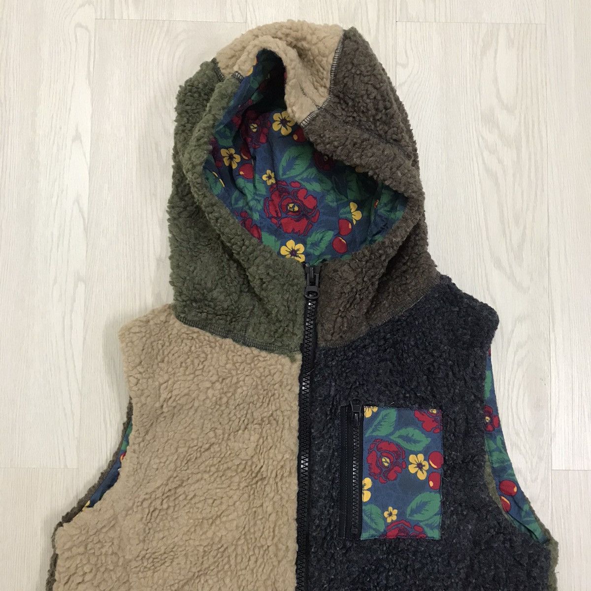 Japanese Brand × Vintage Vintage Japan Titicaca Colourful Deep Pile Sherpa Vest Size US M / EU 48-50 / 2 - 4 Thumbnail