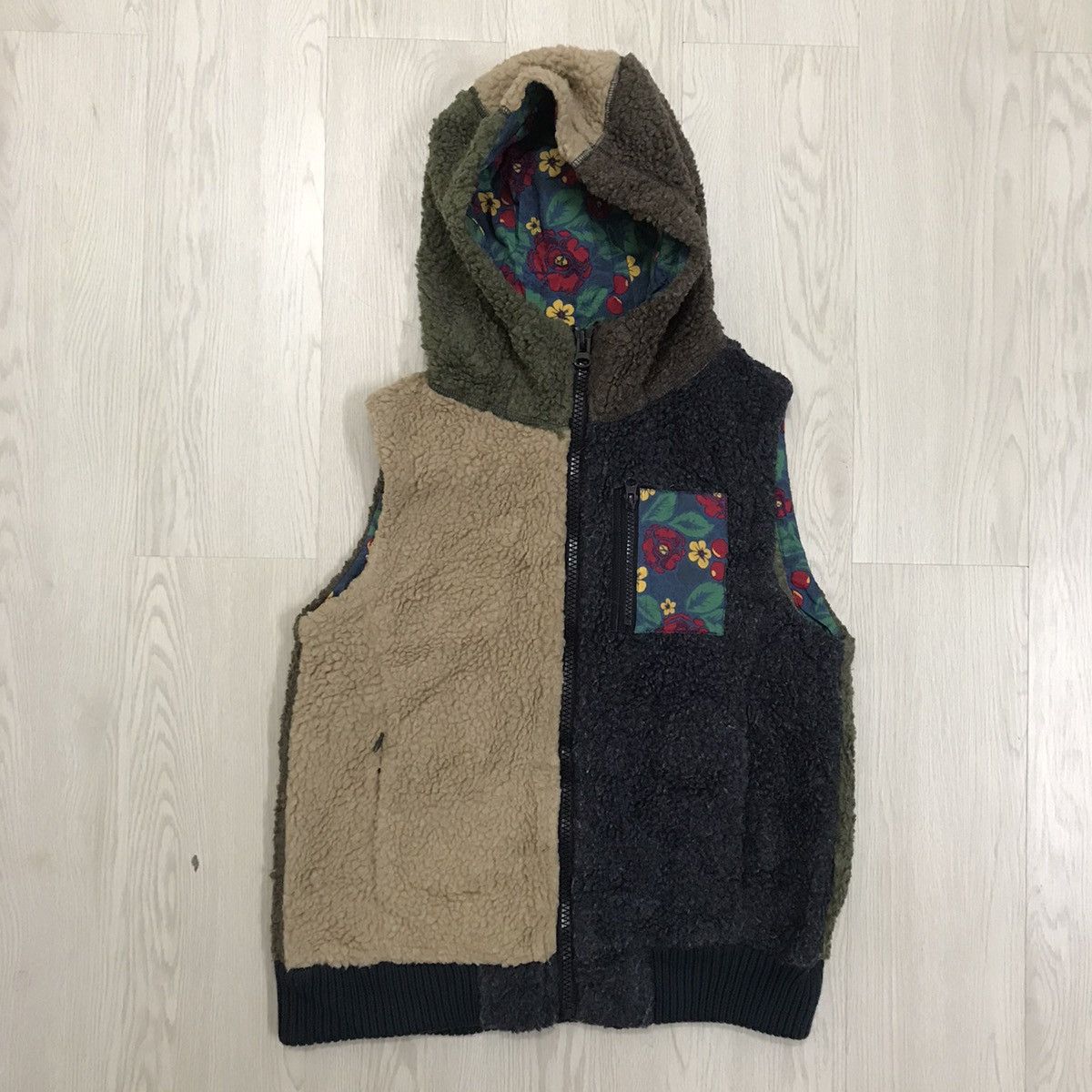 Japanese Brand × Vintage Vintage Japan Titicaca Colourful Deep Pile Sherpa Vest Size US M / EU 48-50 / 2 - 1 Thumbnail
