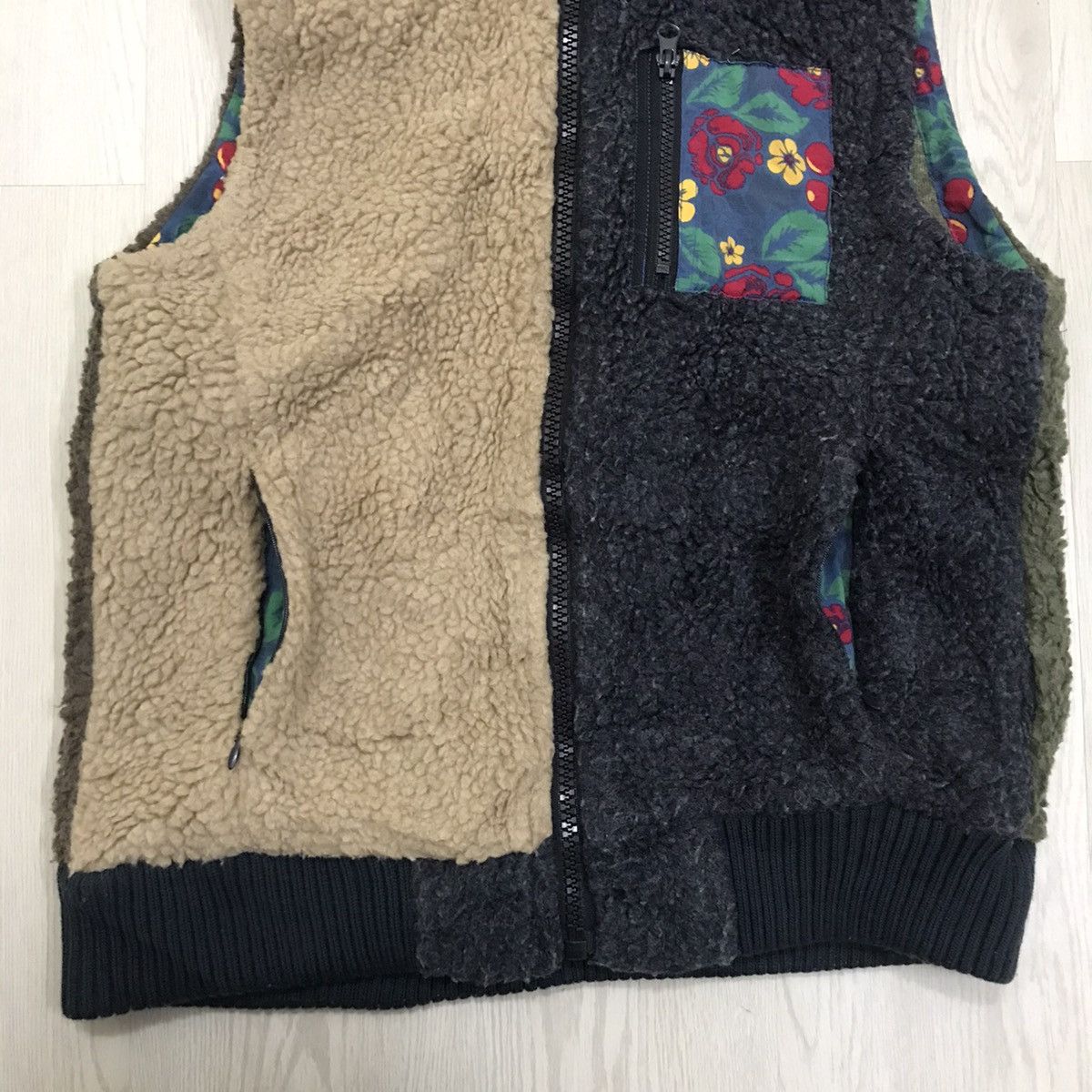 Japanese Brand × Vintage Vintage Japan Titicaca Colourful Deep Pile Sherpa Vest Size US M / EU 48-50 / 2 - 8 Thumbnail