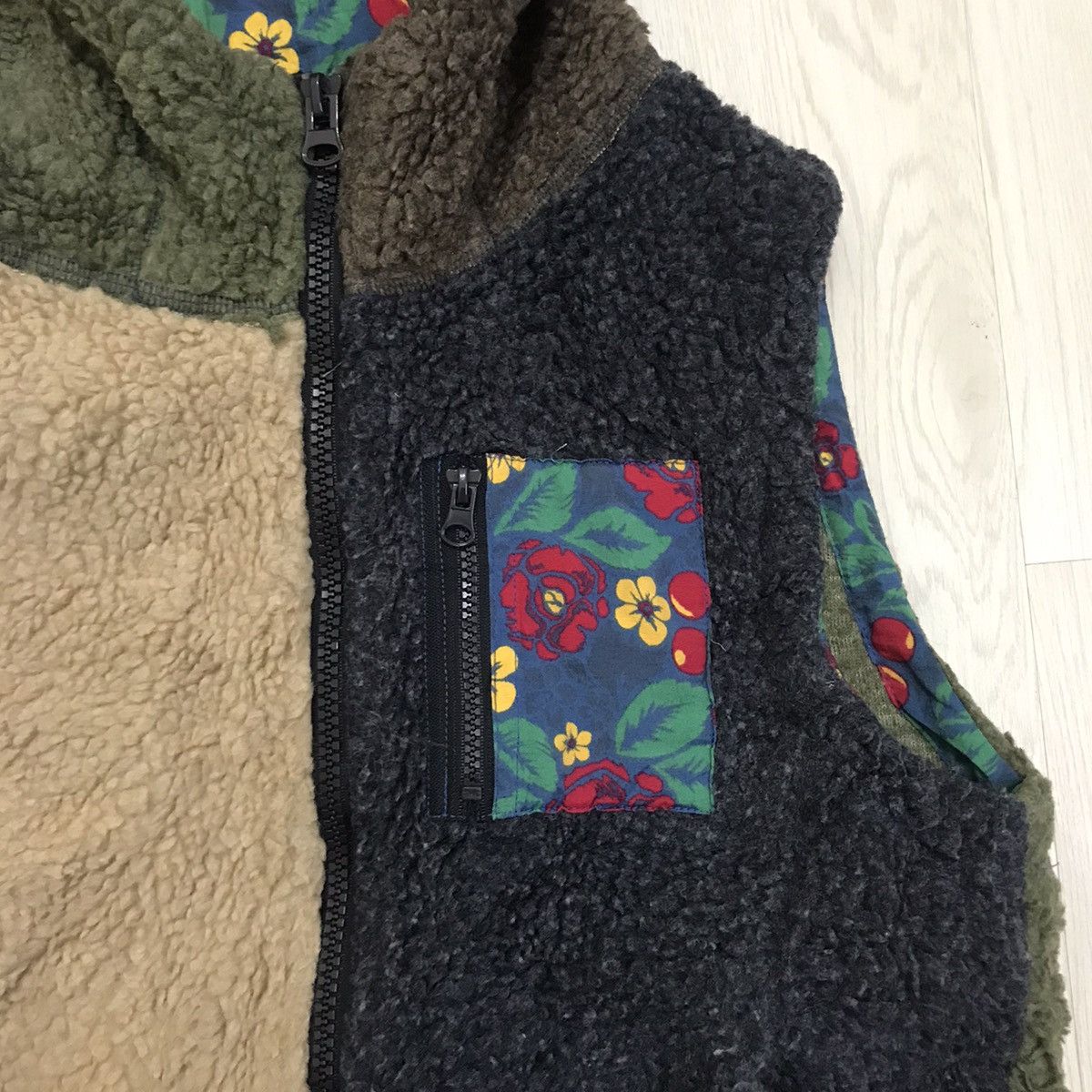 Japanese Brand × Vintage Vintage Japan Titicaca Colourful Deep Pile Sherpa Vest Size US M / EU 48-50 / 2 - 7 Thumbnail