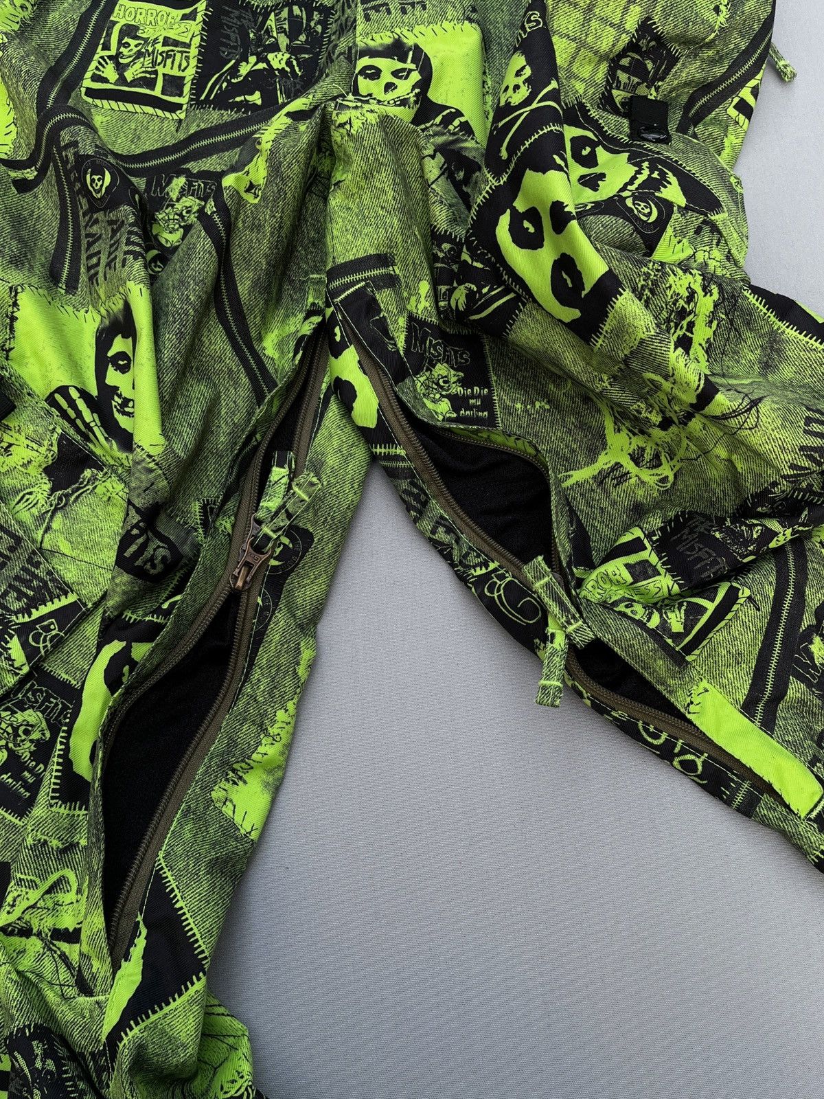 Misfits 🔥 Rare VTG MISFITS Full Print Wide Leg Cargo Pants Ski Size US 31 - 10 Thumbnail