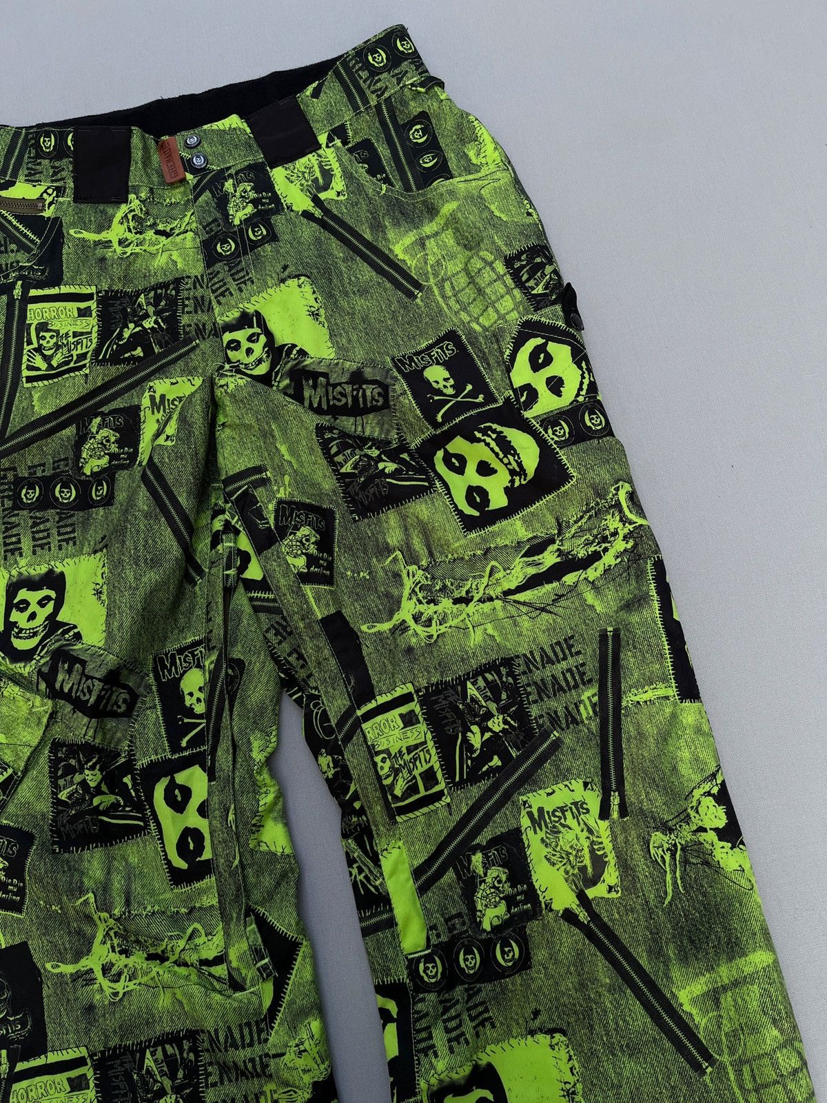 Misfits 🔥 Rare VTG MISFITS Full Print Wide Leg Cargo Pants Ski Size US 31 - 13 Thumbnail